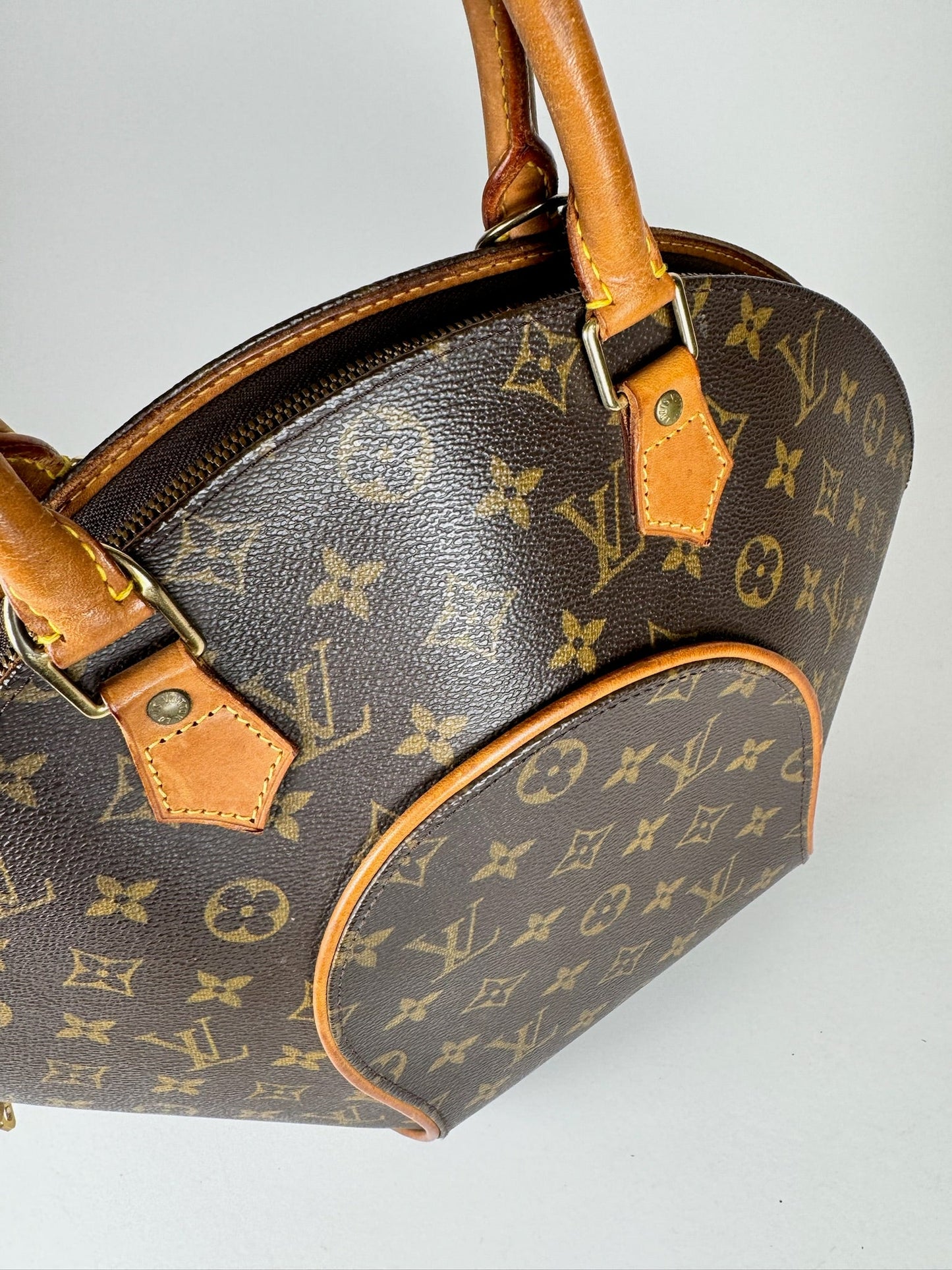 Louis Vuitton Ellipse MM - respace.studio
