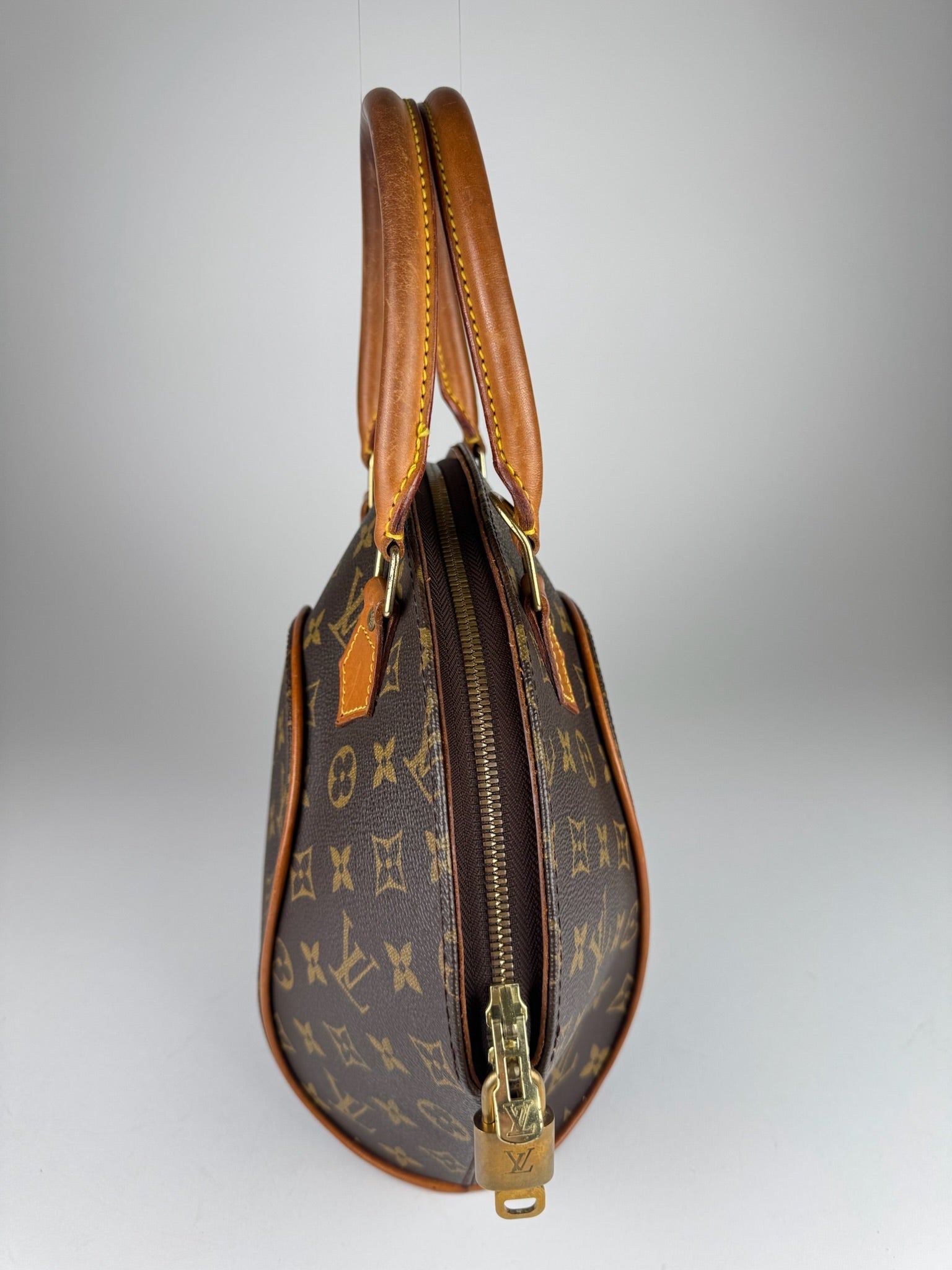 Louis Vuitton Ellipse PM - respace.studio