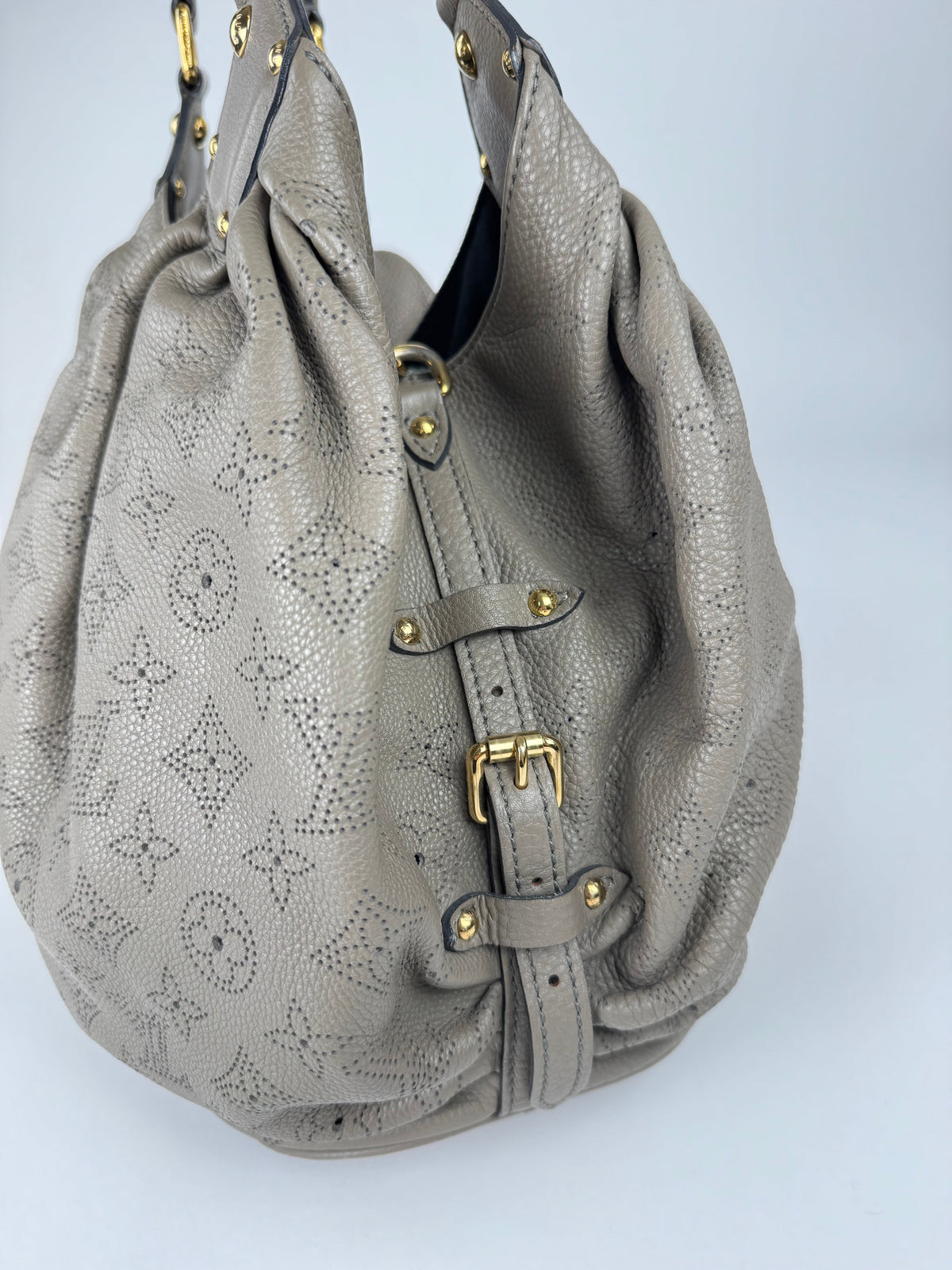 Louis Vuitton Mahina Hobo - respace.studio