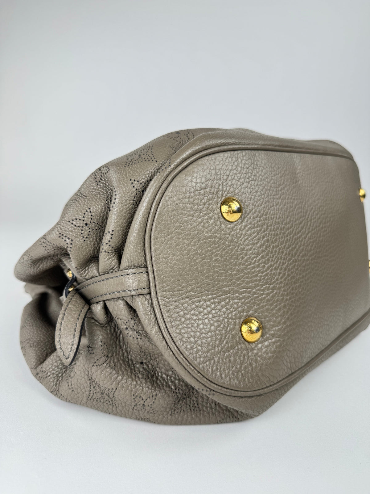 Louis Vuitton Mahina Hobo - respace.studio