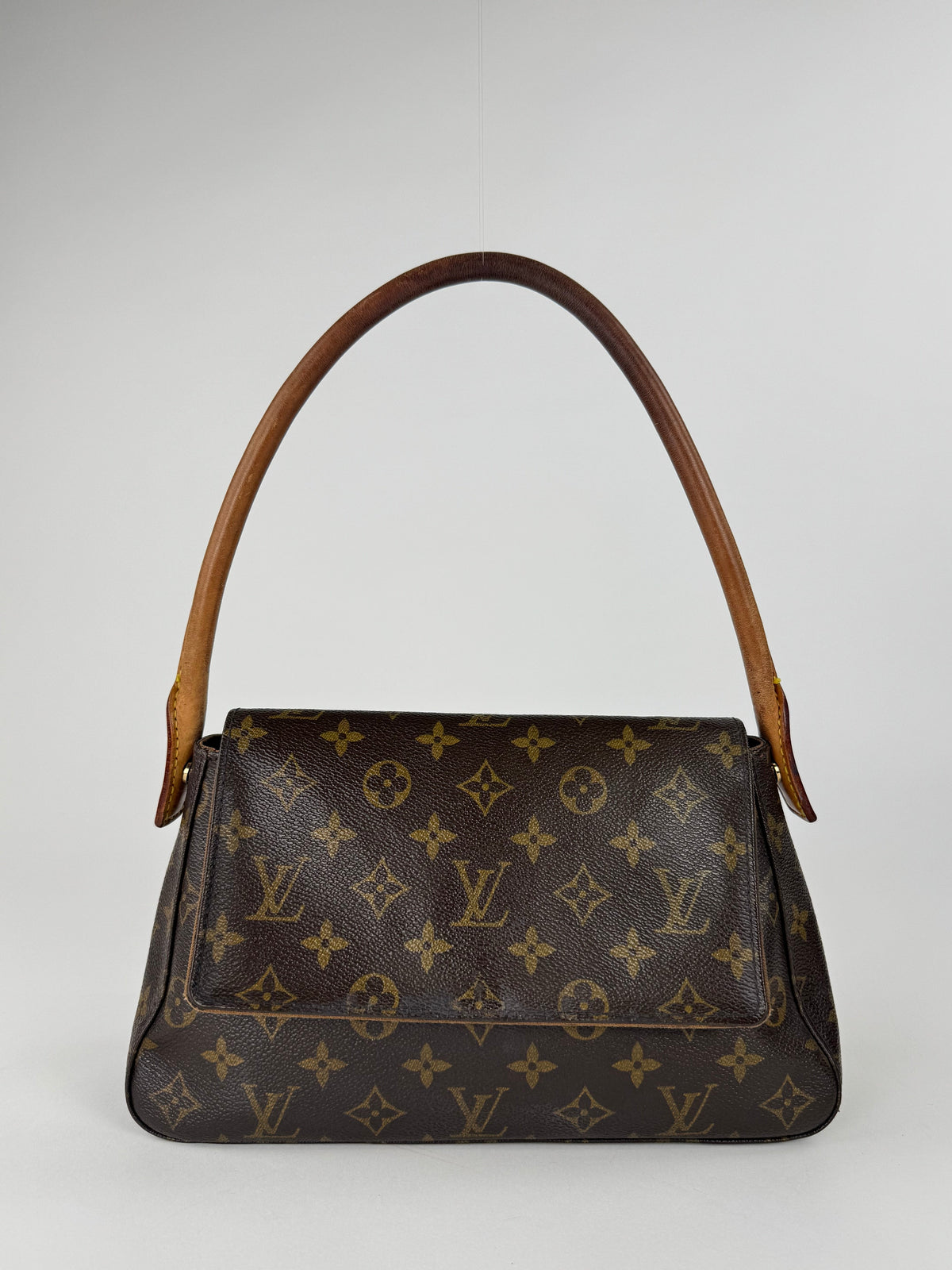 Louis Vuitton Mini Looping - respace.studio