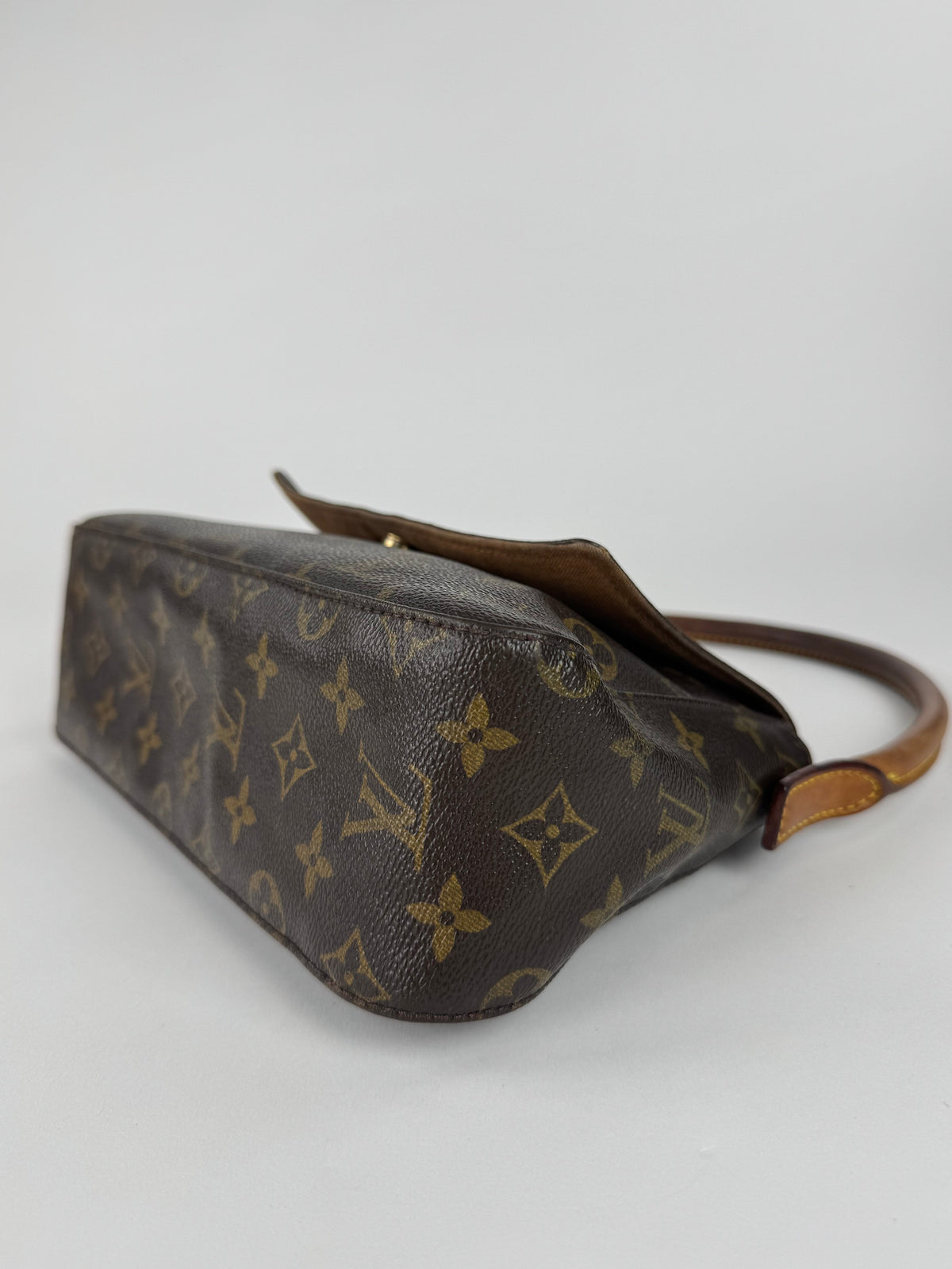 Louis Vuitton Mini Looping - respace.studio