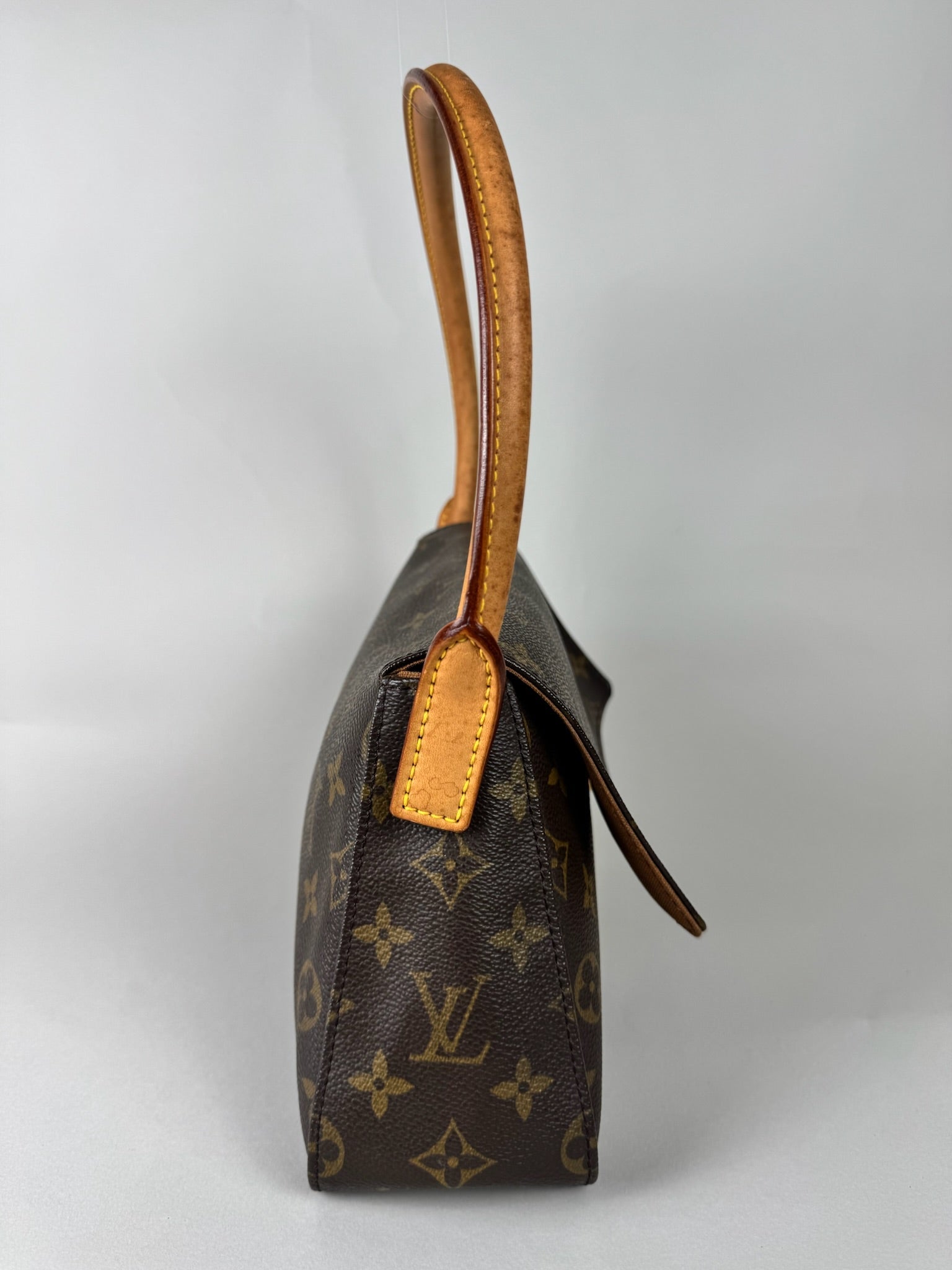 Louis Vuitton Mini Looping - respace.studio