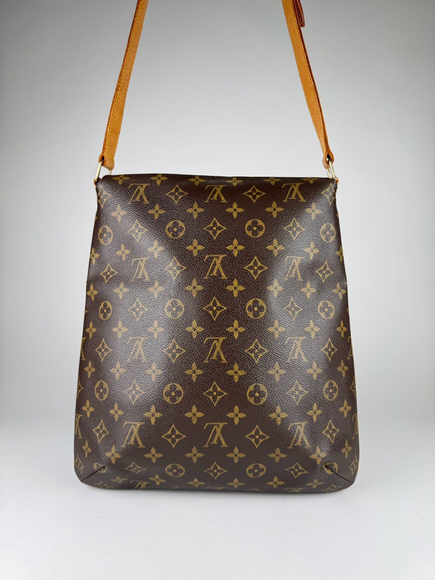 Louis Vuitton Musette - respace.studio