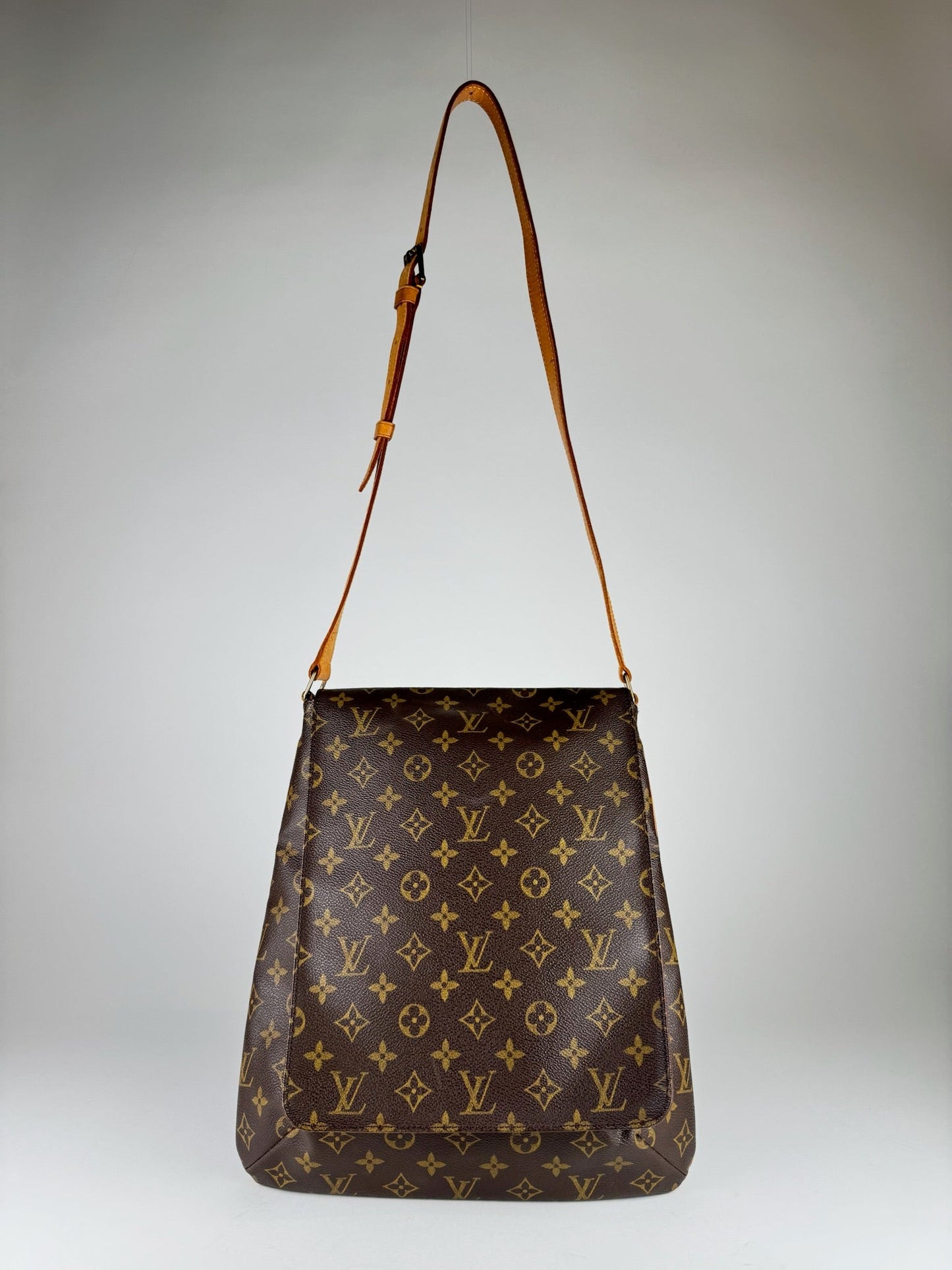 Louis Vuitton Musette - respace.studio