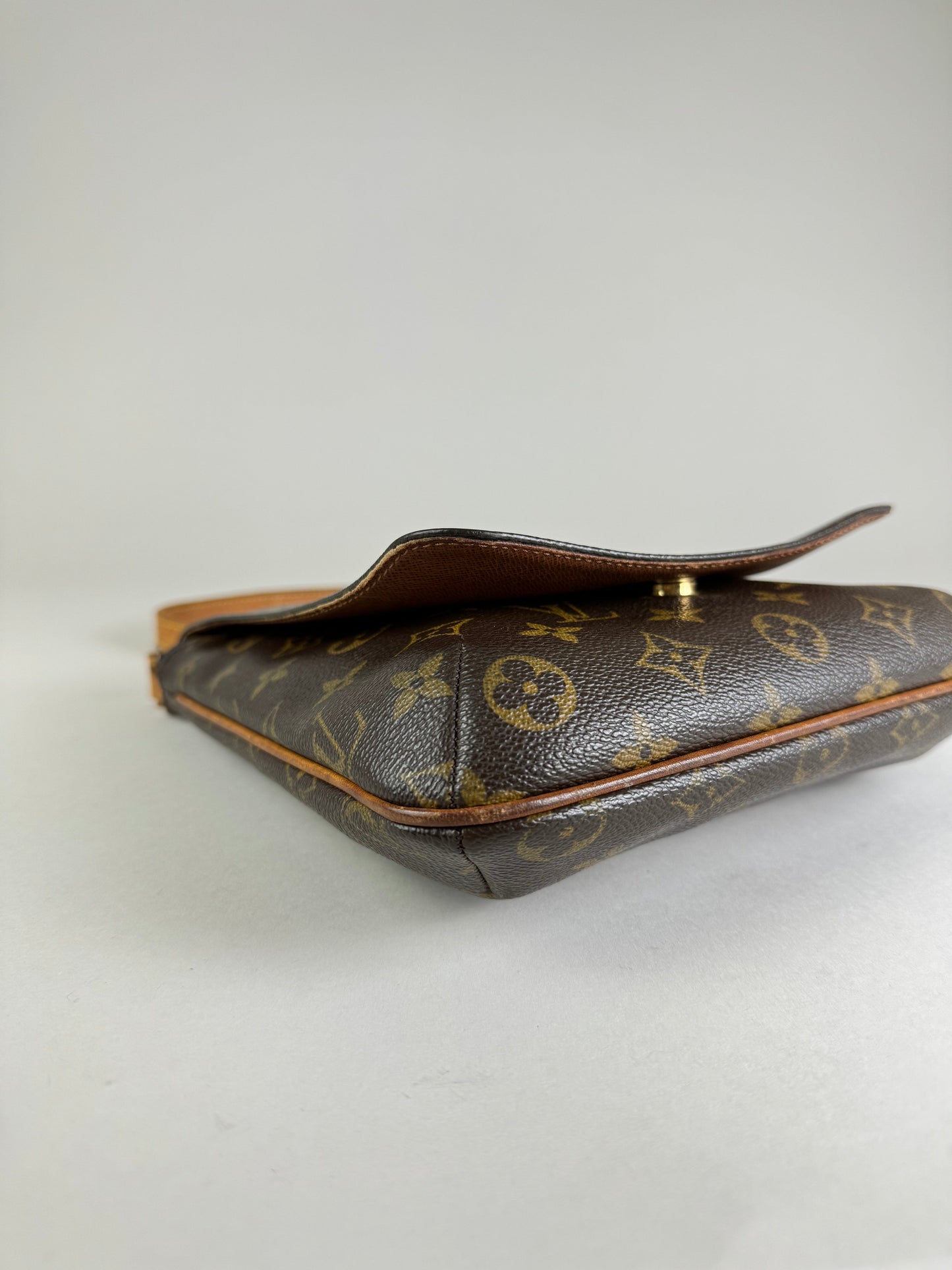 Louis Vuitton Musette Salsa - respace.studio