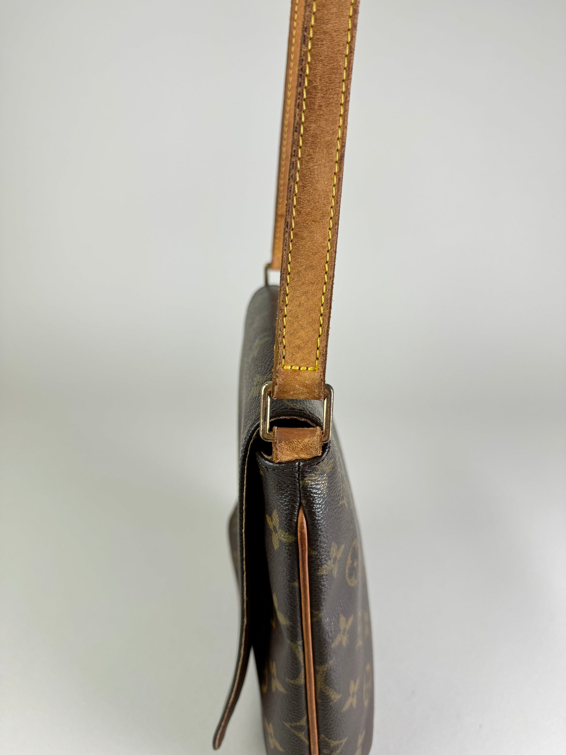 Louis Vuitton Musette Salsa - respace.studio