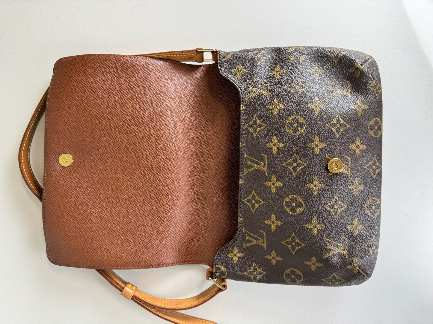 Louis Vuitton Musette Tango - respace.studio