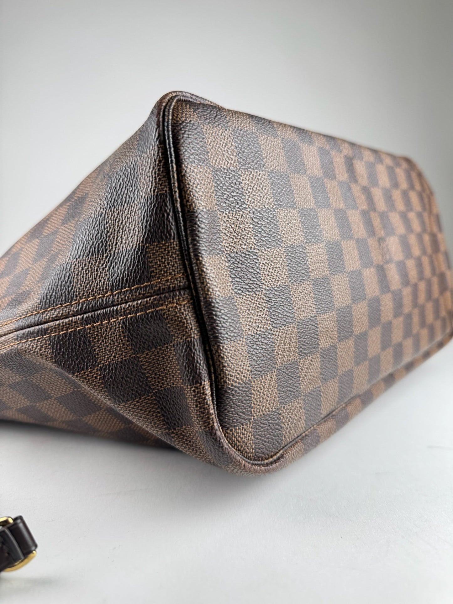Louis Vuitton Neverfull MM - respace.studio