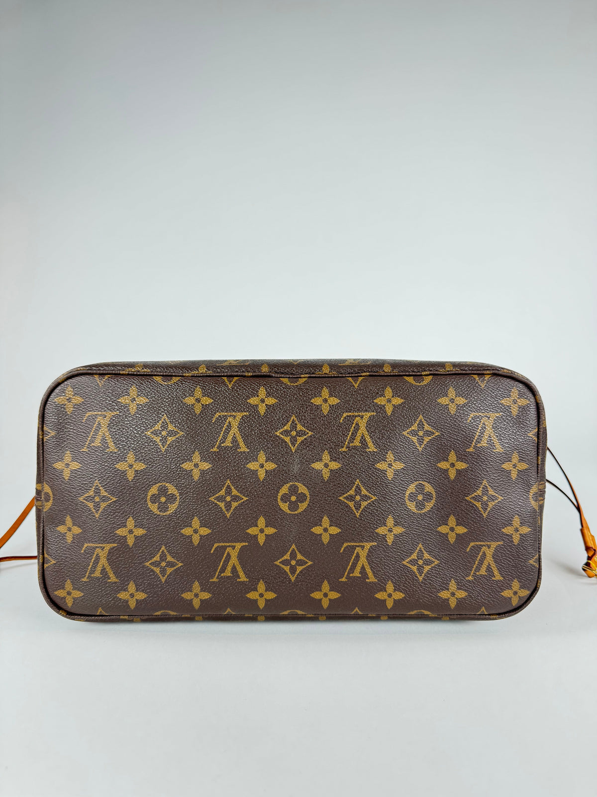 Louis Vuitton Neverfull MM - respace.studio