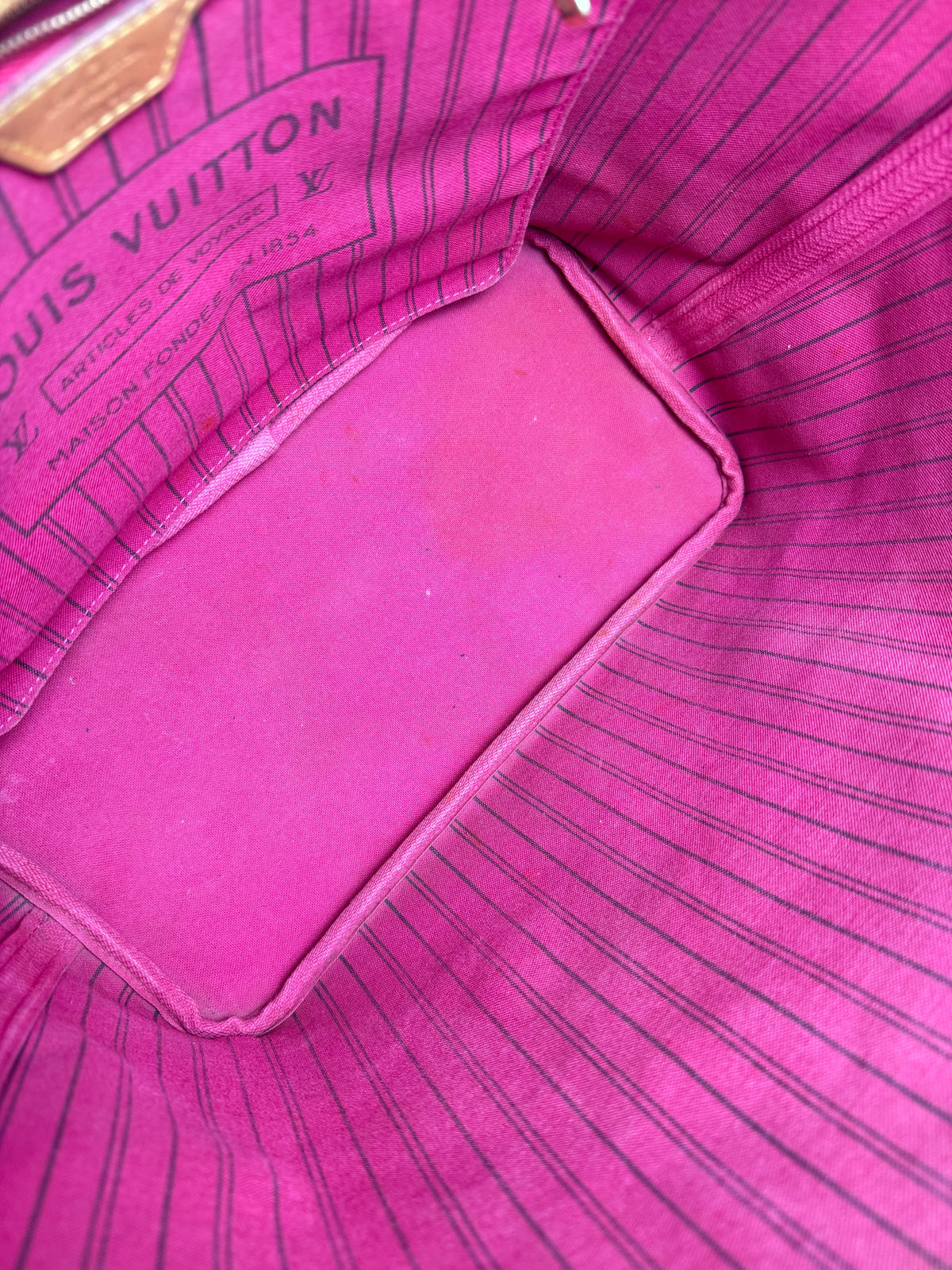 Louis Vuitton Neverfull MM - respace.studio