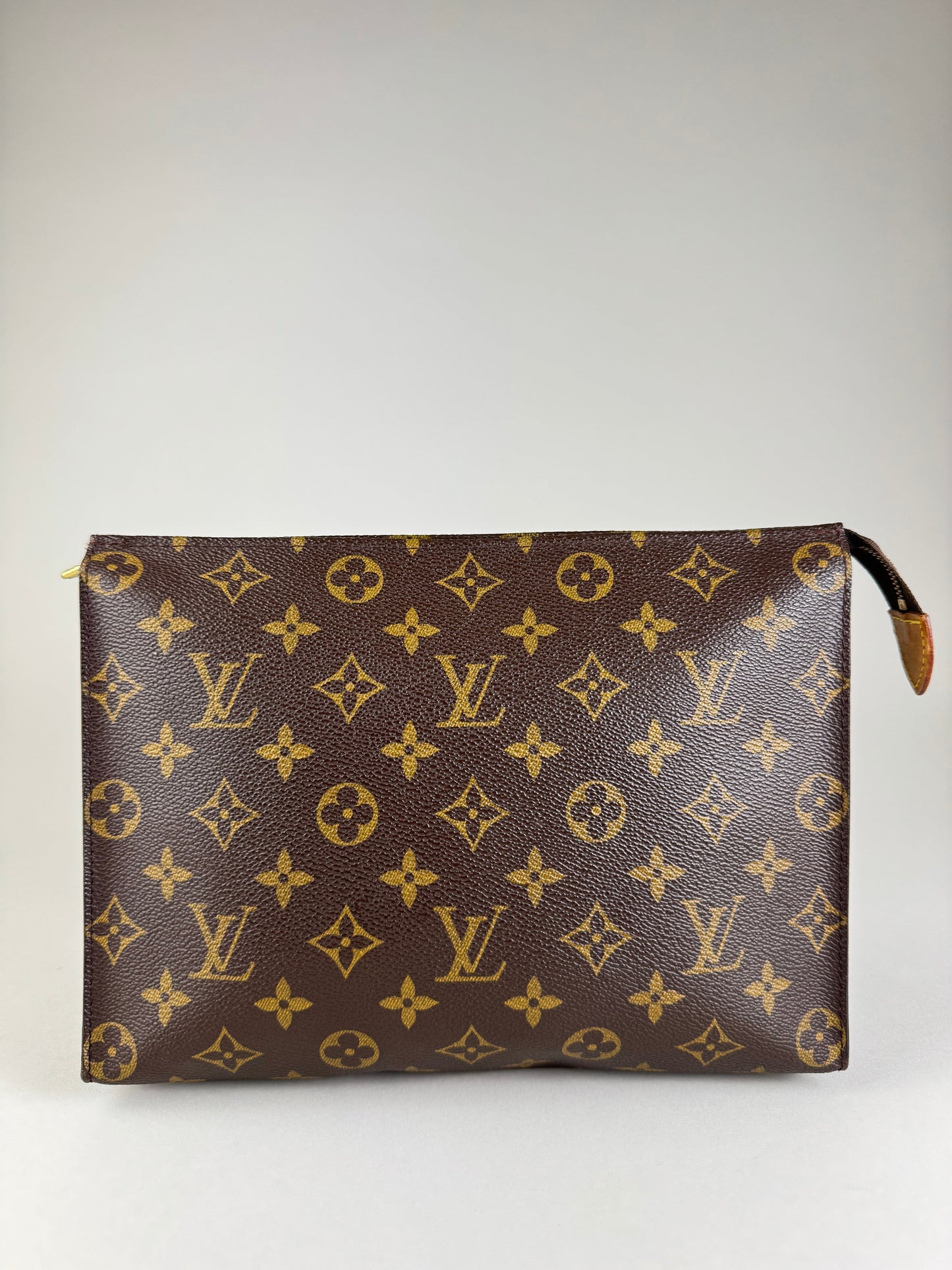Louis Vuitton Poche Toilette 26 - respace.studio