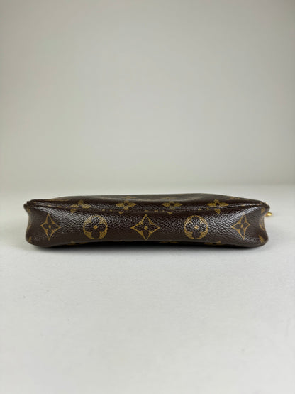 Louis Vuitton Pochette Accesories - respace.studio