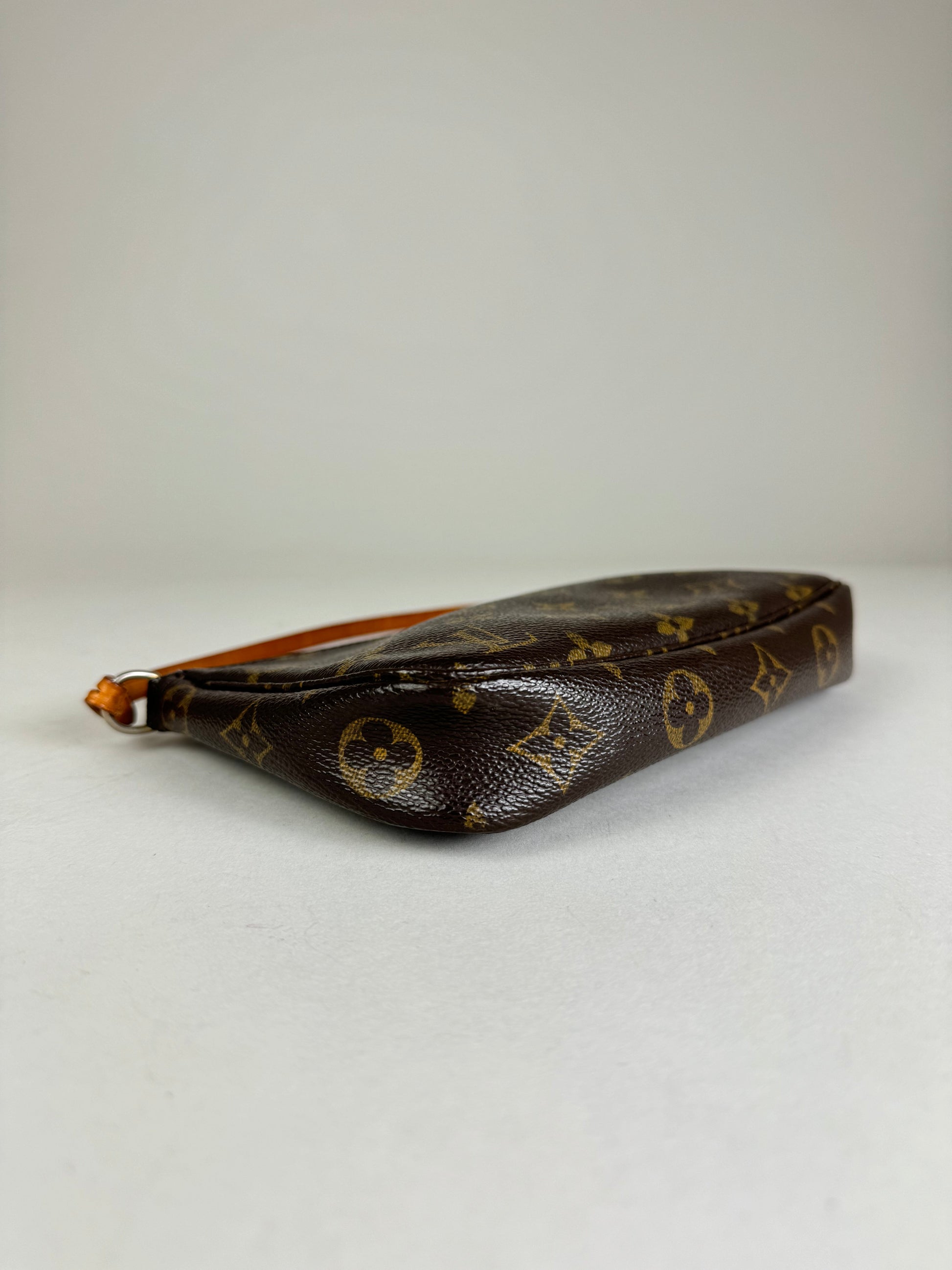 Louis Vuitton Pochette Accesories - respace.studio