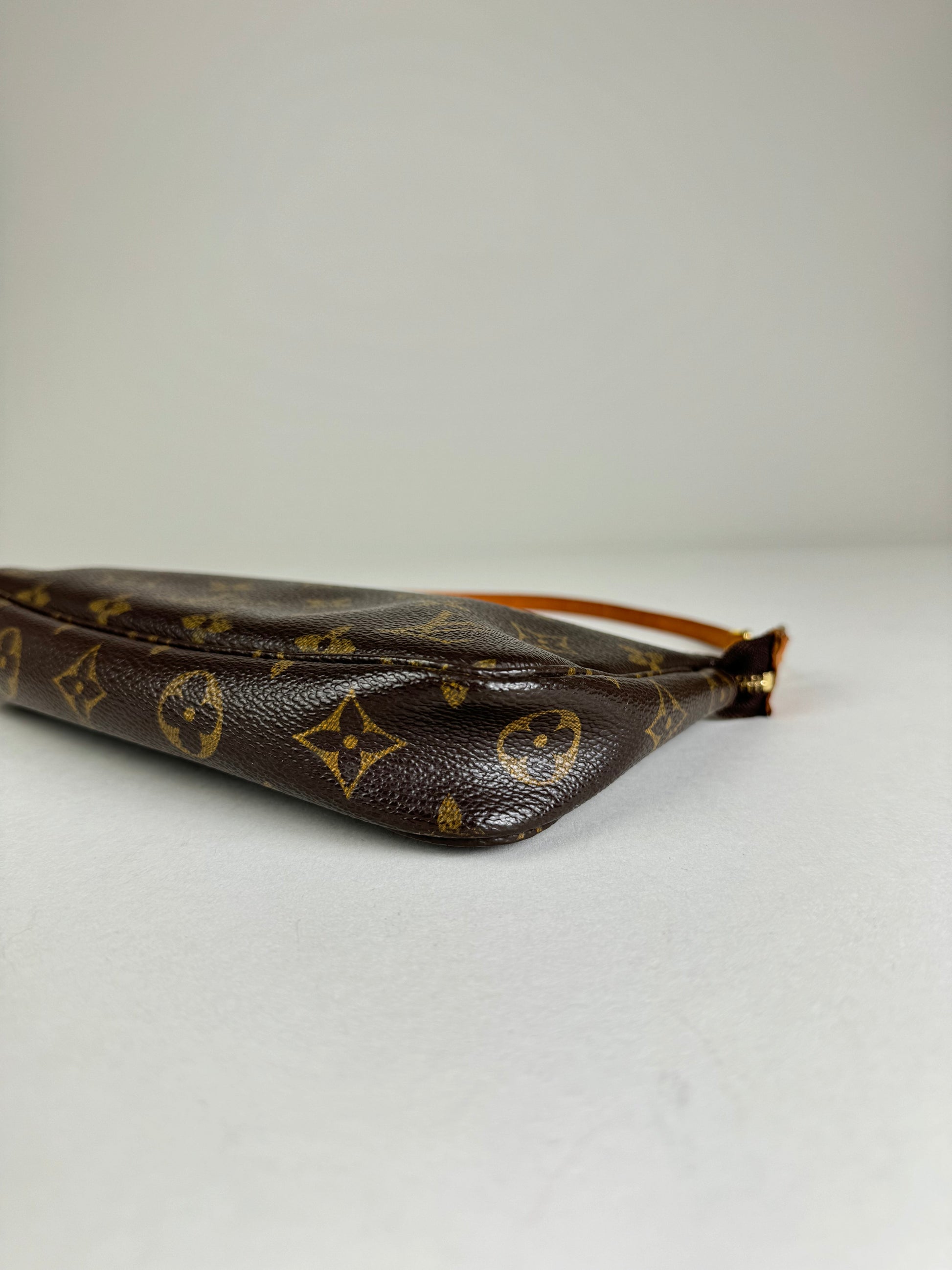 Louis Vuitton Pochette Accesories - respace.studio