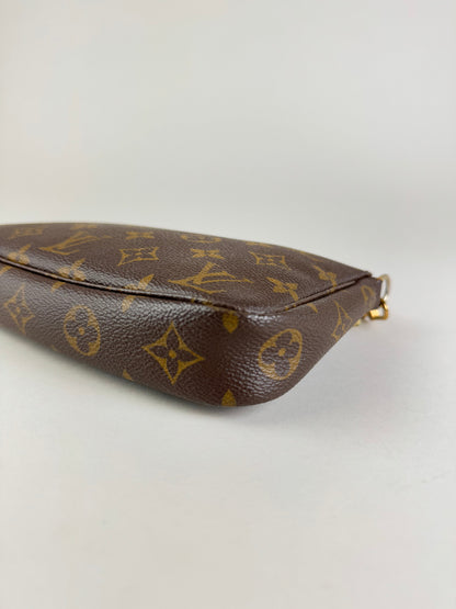 Louis Vuitton Pochette Accessories - respace.studio