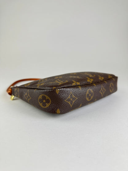 Louis Vuitton Pochette Accessories - respace.studio