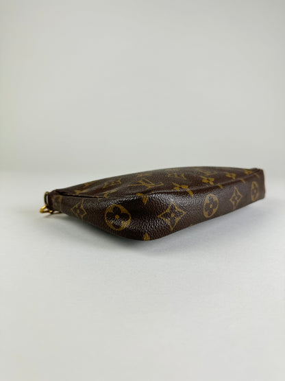 Louis Vuitton Pochette Accessories - respace.studio