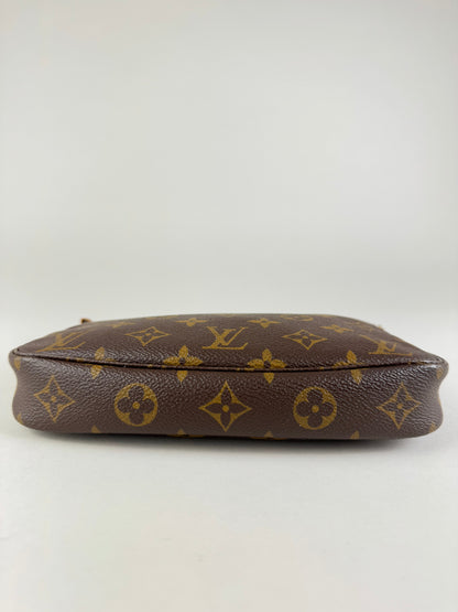 Louis Vuitton Pochette Accessories - respace.studio