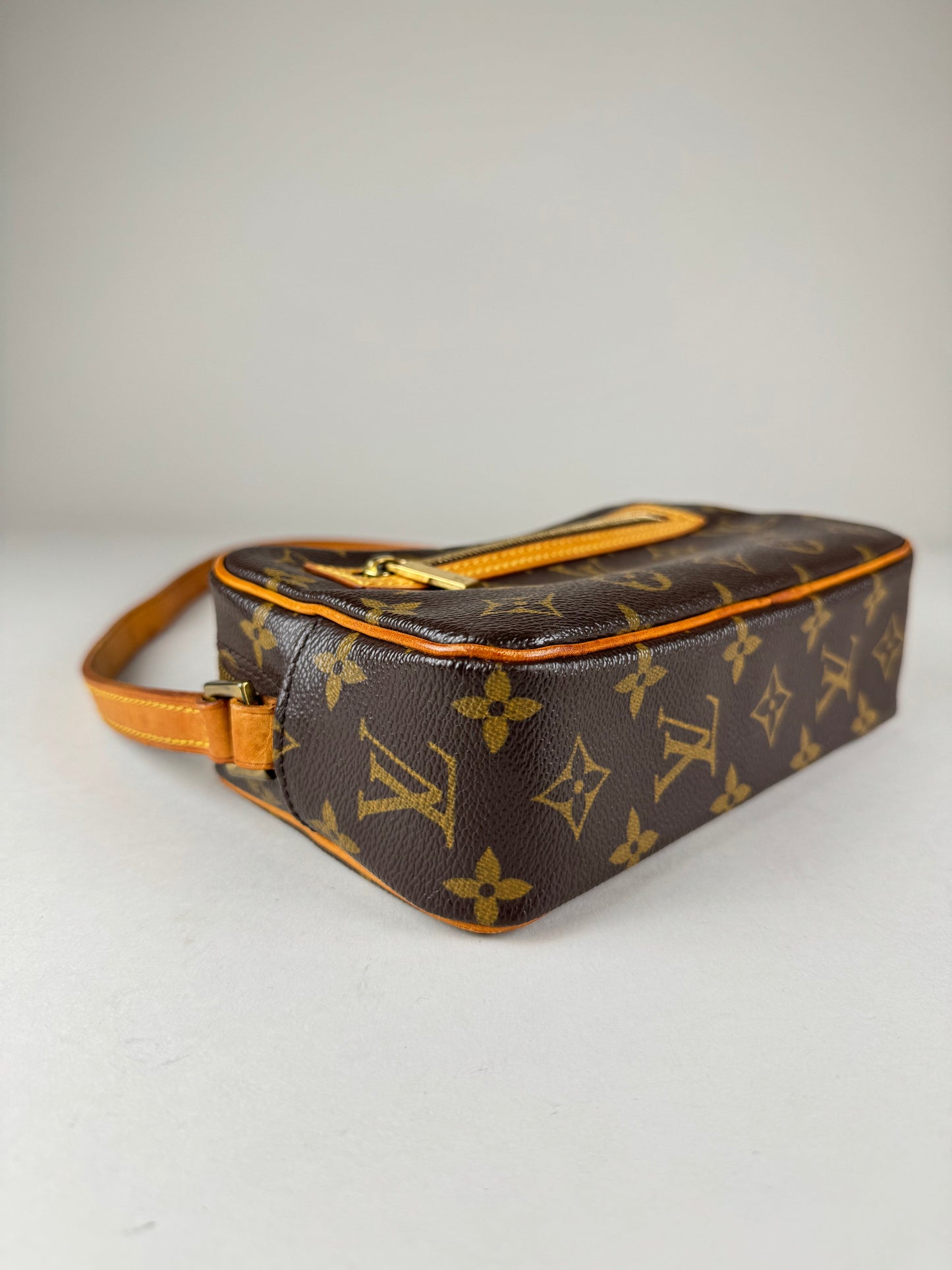 Louis Vuitton Pochette Cite - respace.studio