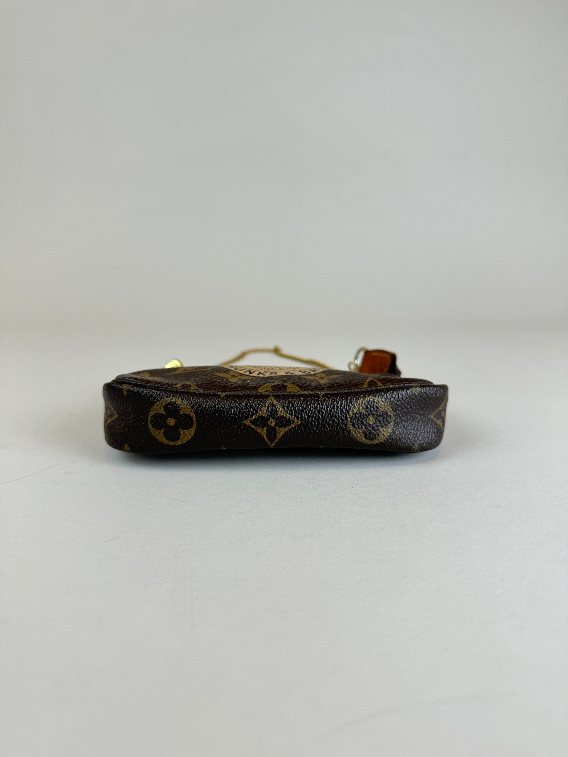 Louis Vuitton Pochette T&B - respace.studio