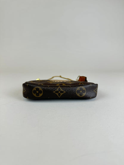 Louis Vuitton Pochette T&B - respace.studio