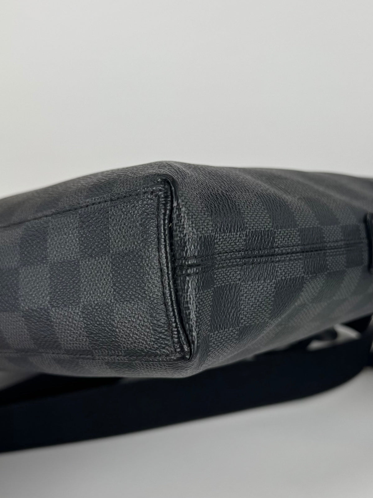 Louis Vuitton Porte-Documents Voyage - respace.studio