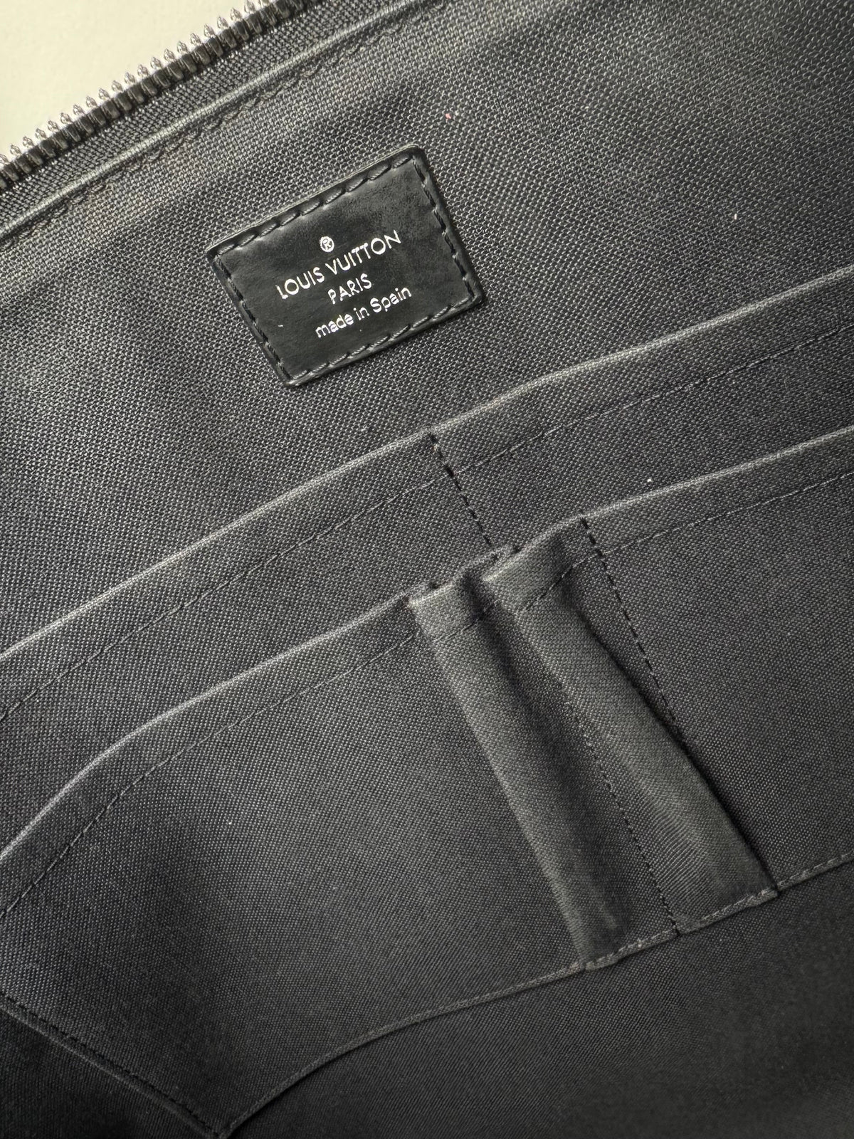Louis Vuitton Porte-Documents Voyage - respace.studio