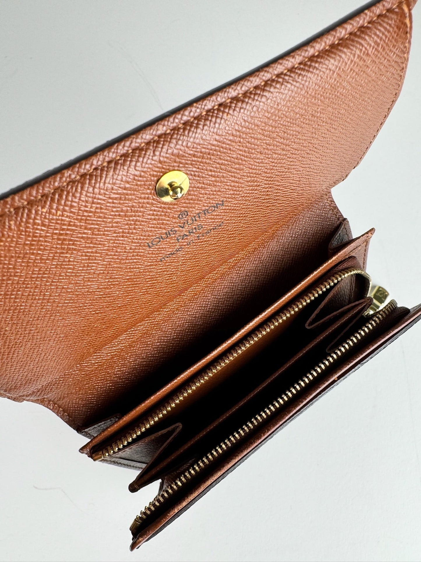 Louis Vuitton Portefeuille International - respace.studio