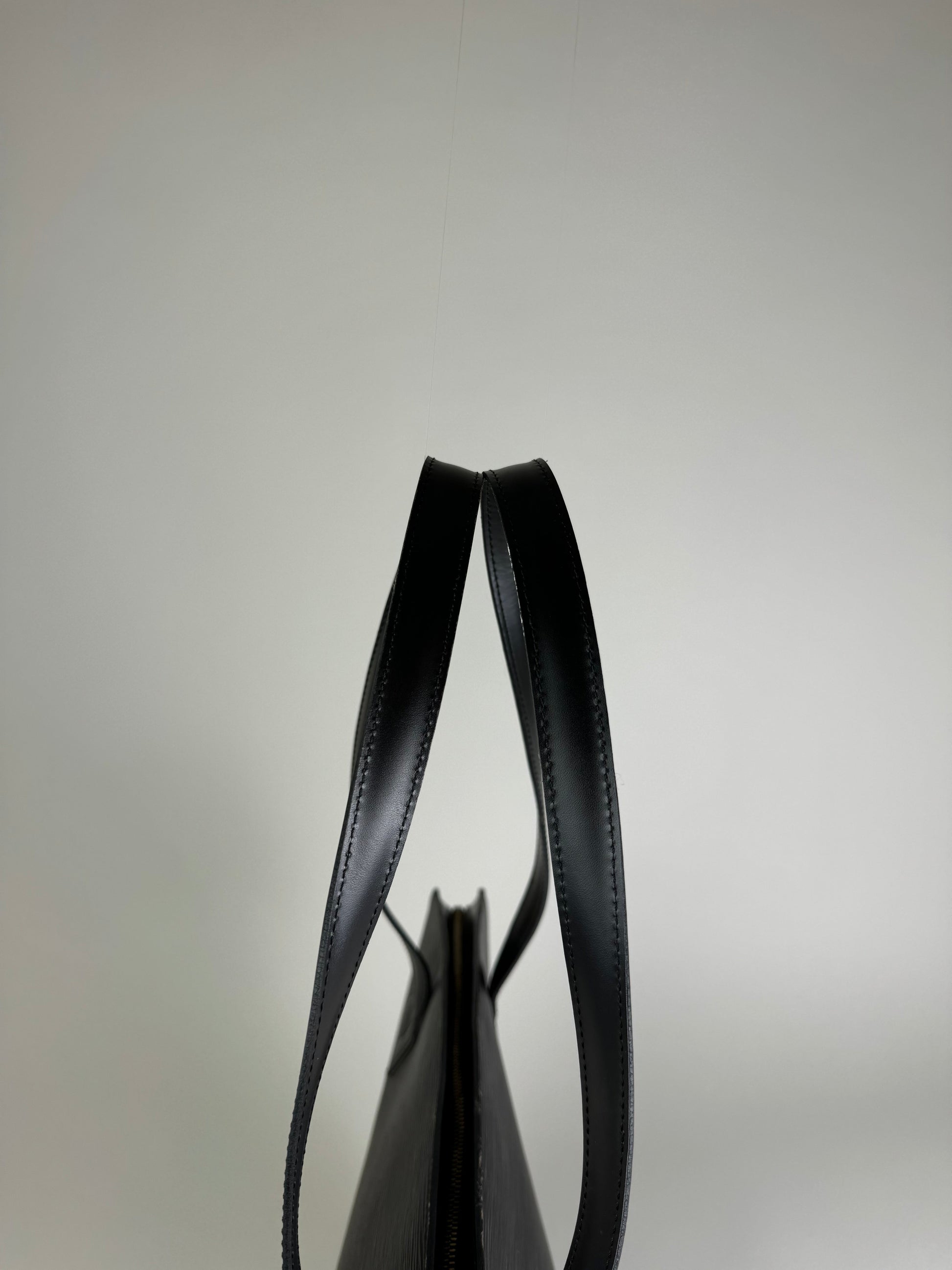 Louis Vuitton Saint Jacques - respace.studio