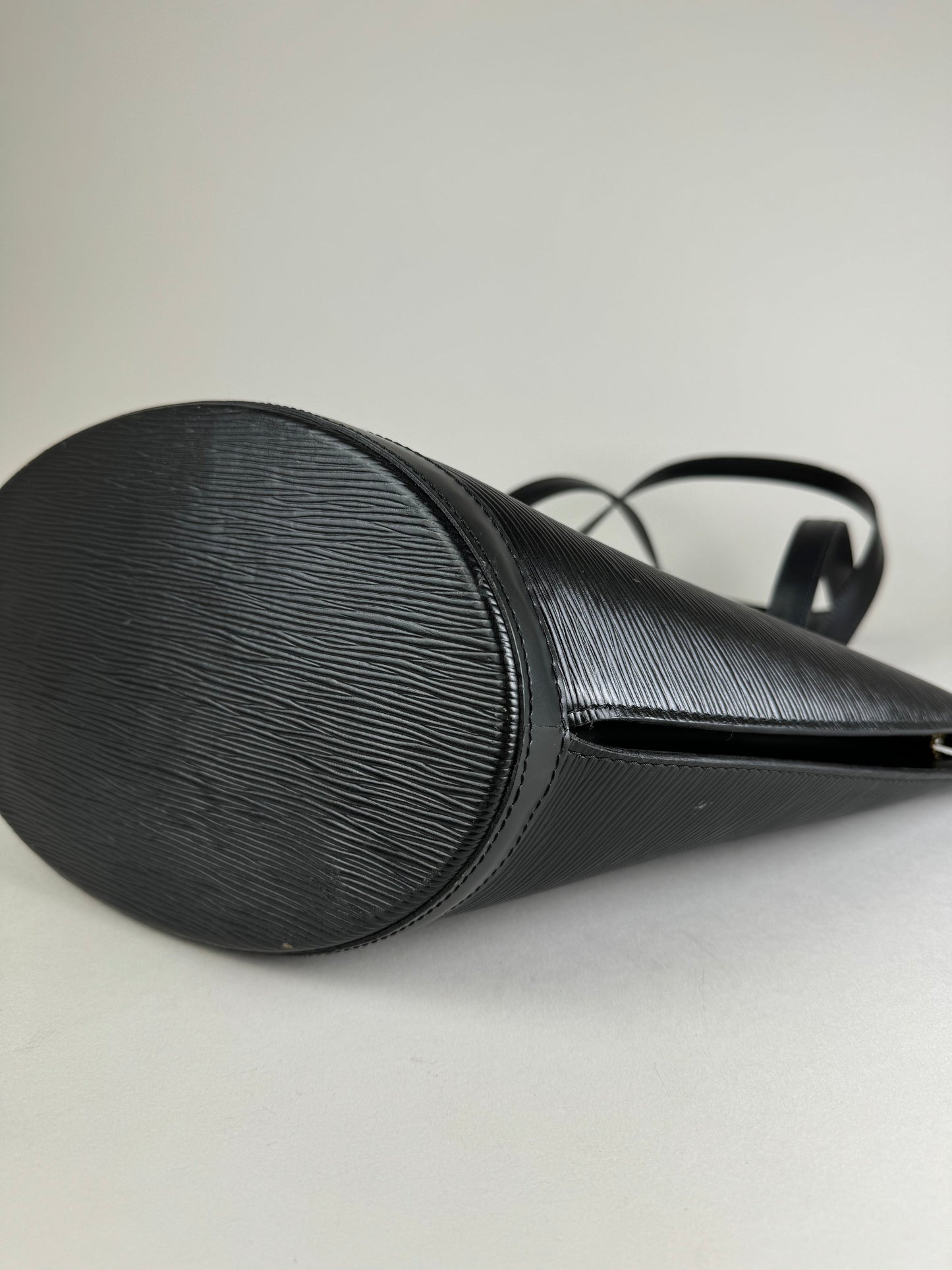 Louis Vuitton Saint Jacques - respace.studio
