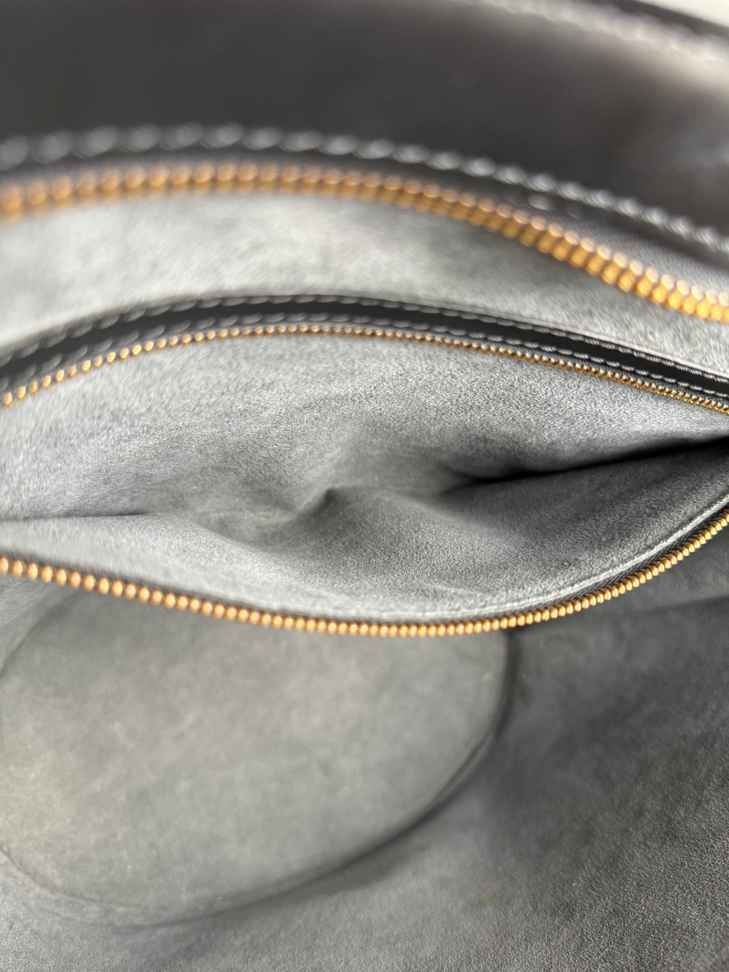 Louis Vuitton Saint Jacques - respace.studio