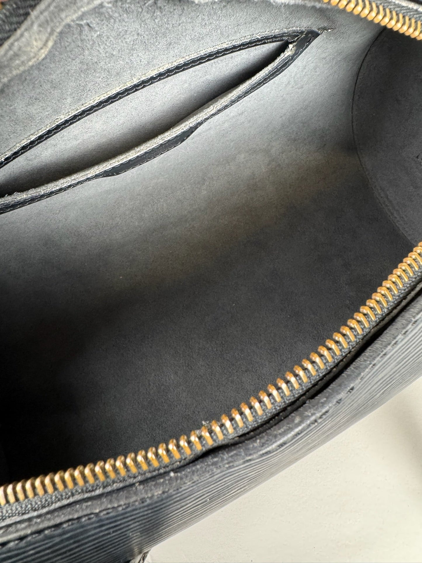 Louis Vuitton Soufflot Epi - respace.studio