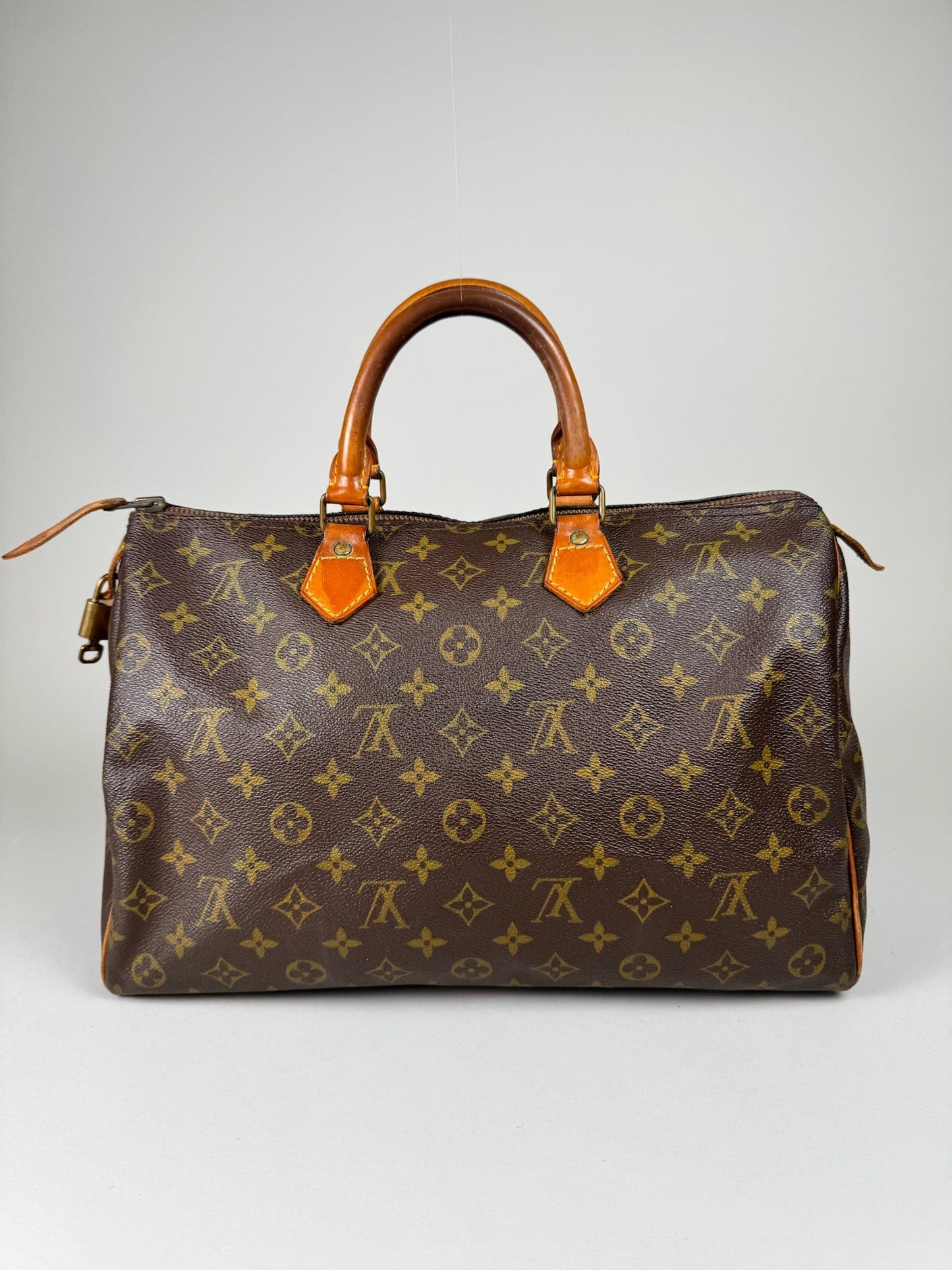 Louis Vuitton Speedy 35 - respace.studio