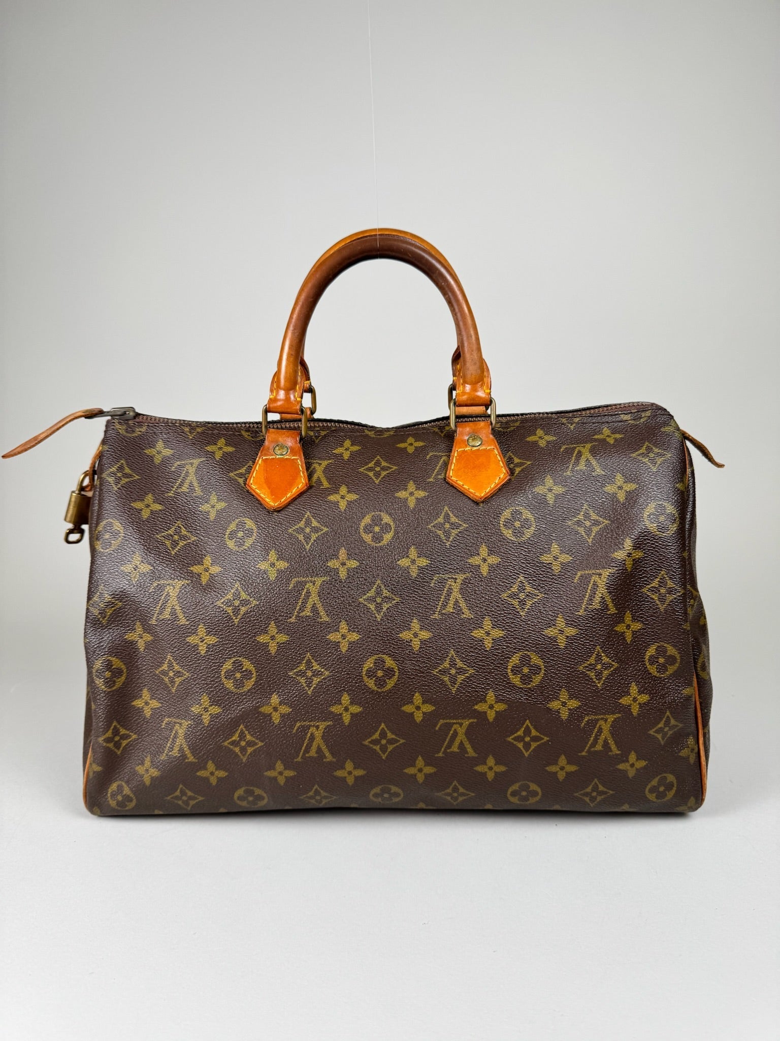 Louis Vuitton Speedy 35 - respace.studio