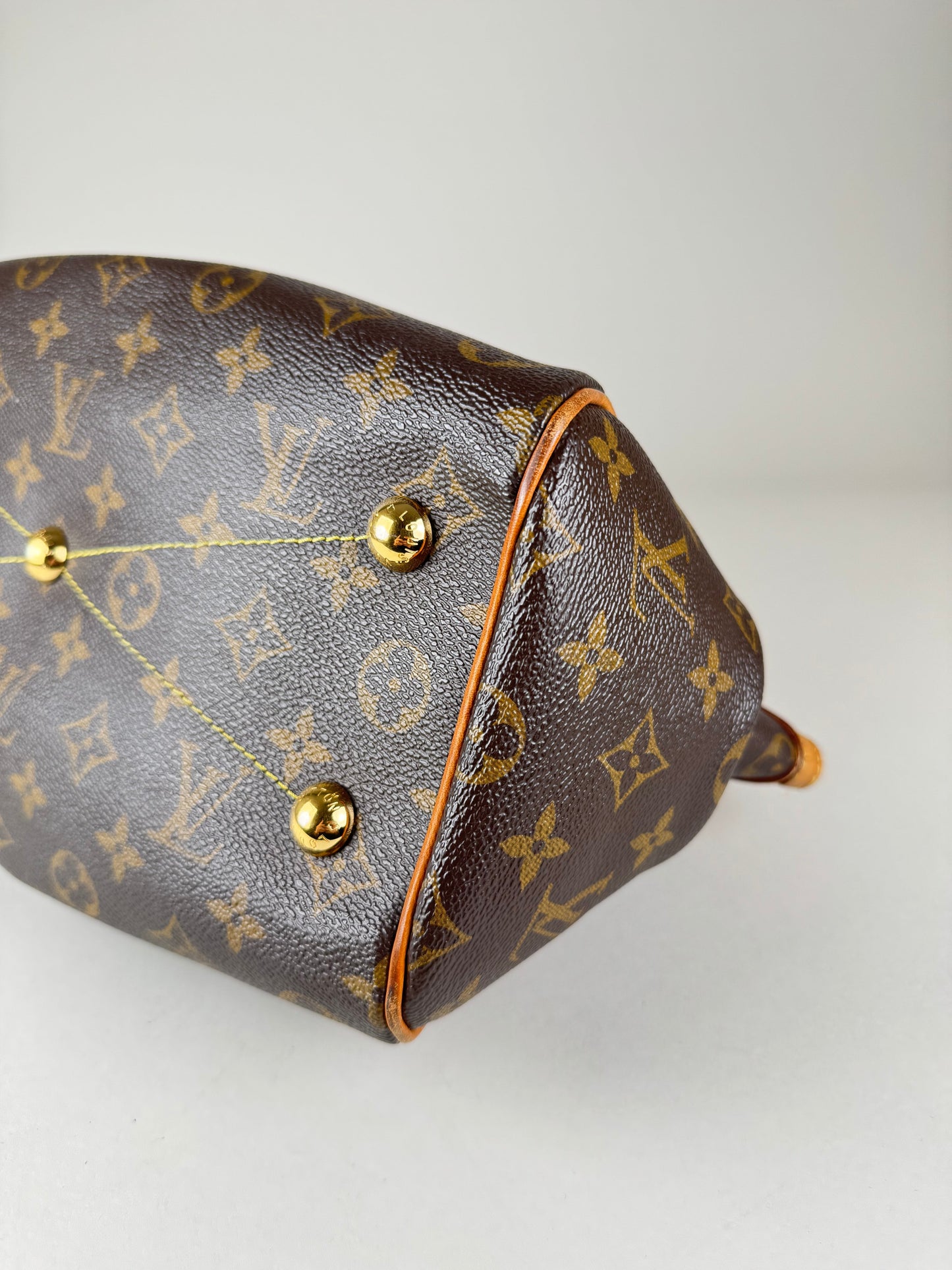 Louis Vuitton Tivoli PM - respace.studio