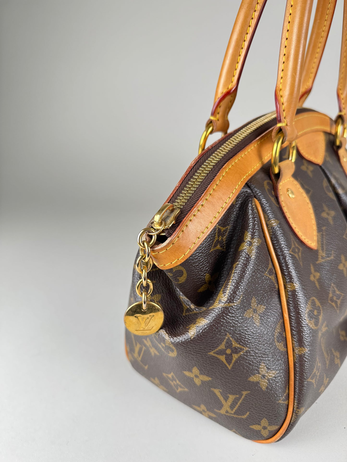 Louis Vuitton Tivoli PM - respace.studio