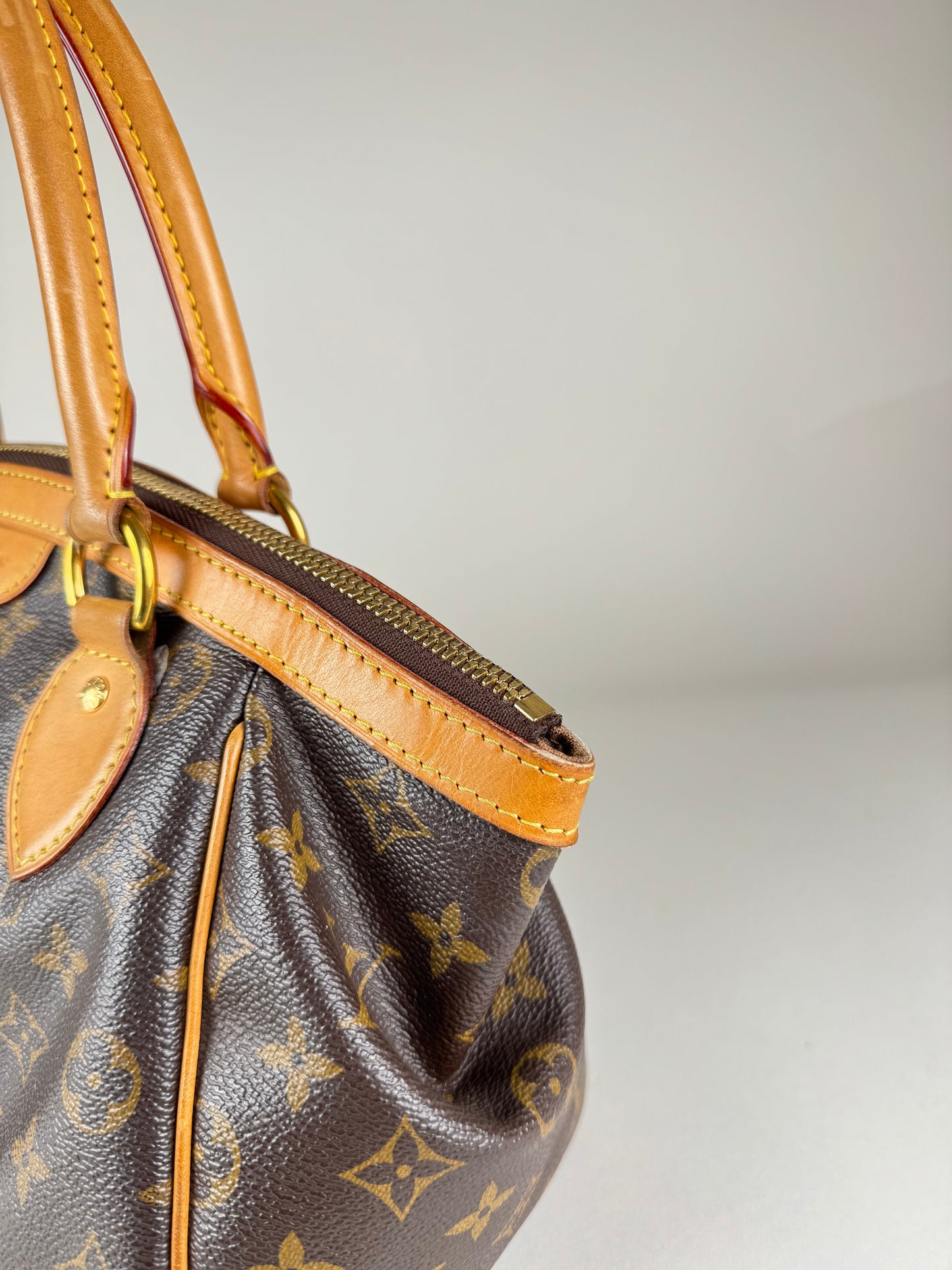 Louis Vuitton Tivoli PM - respace.studio