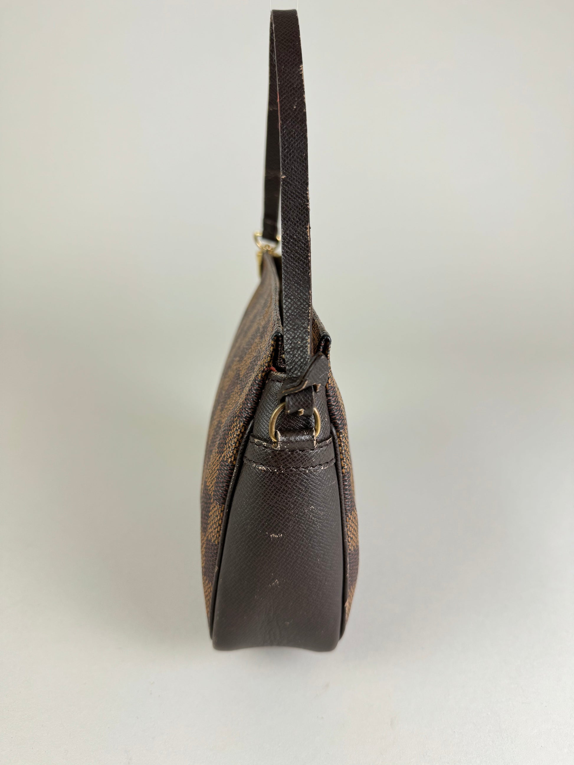 Louis Vuitton Trousse - respace.studio
