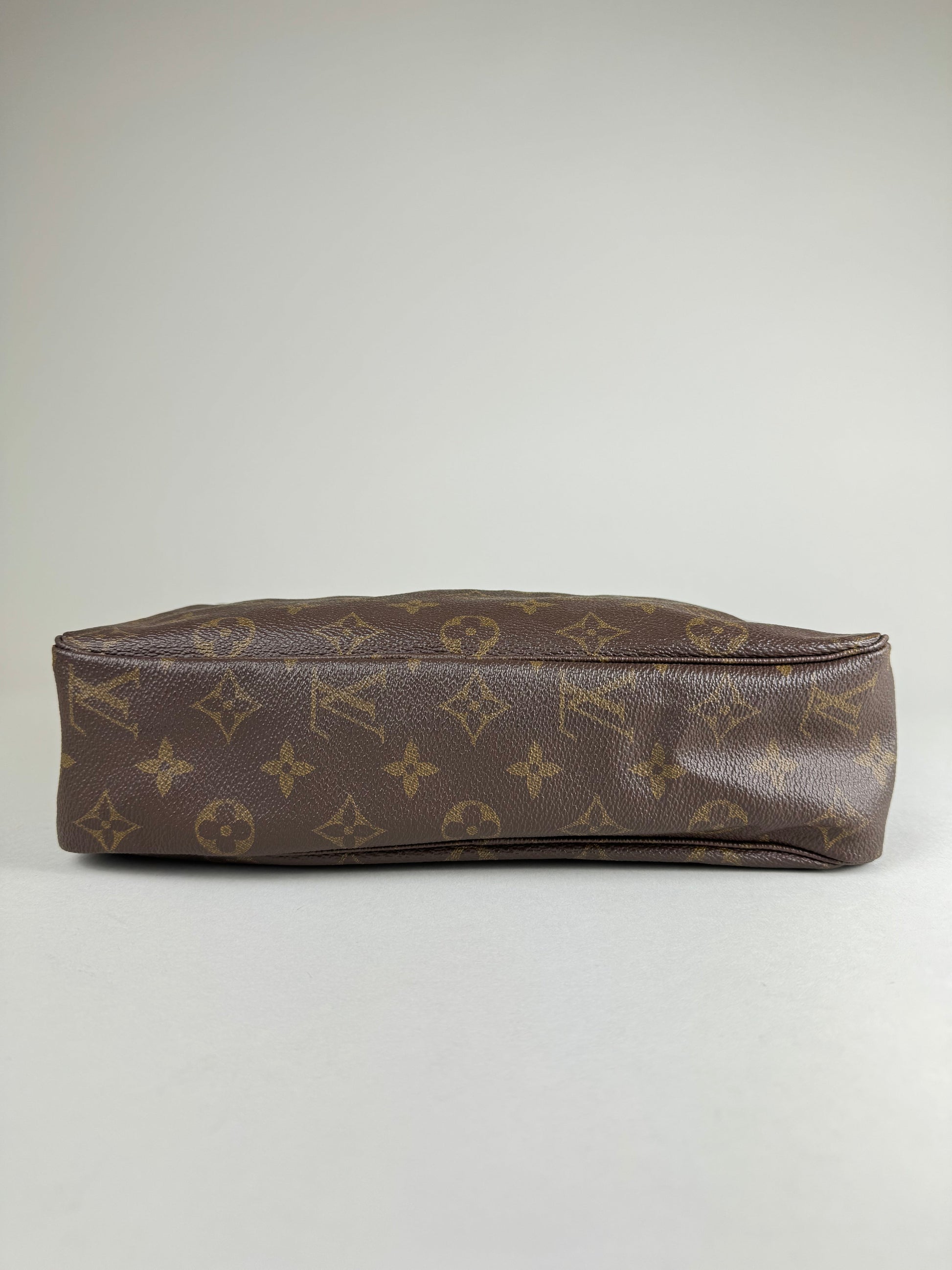 Louis Vuitton Trousse Toilette 28 - respace.studio