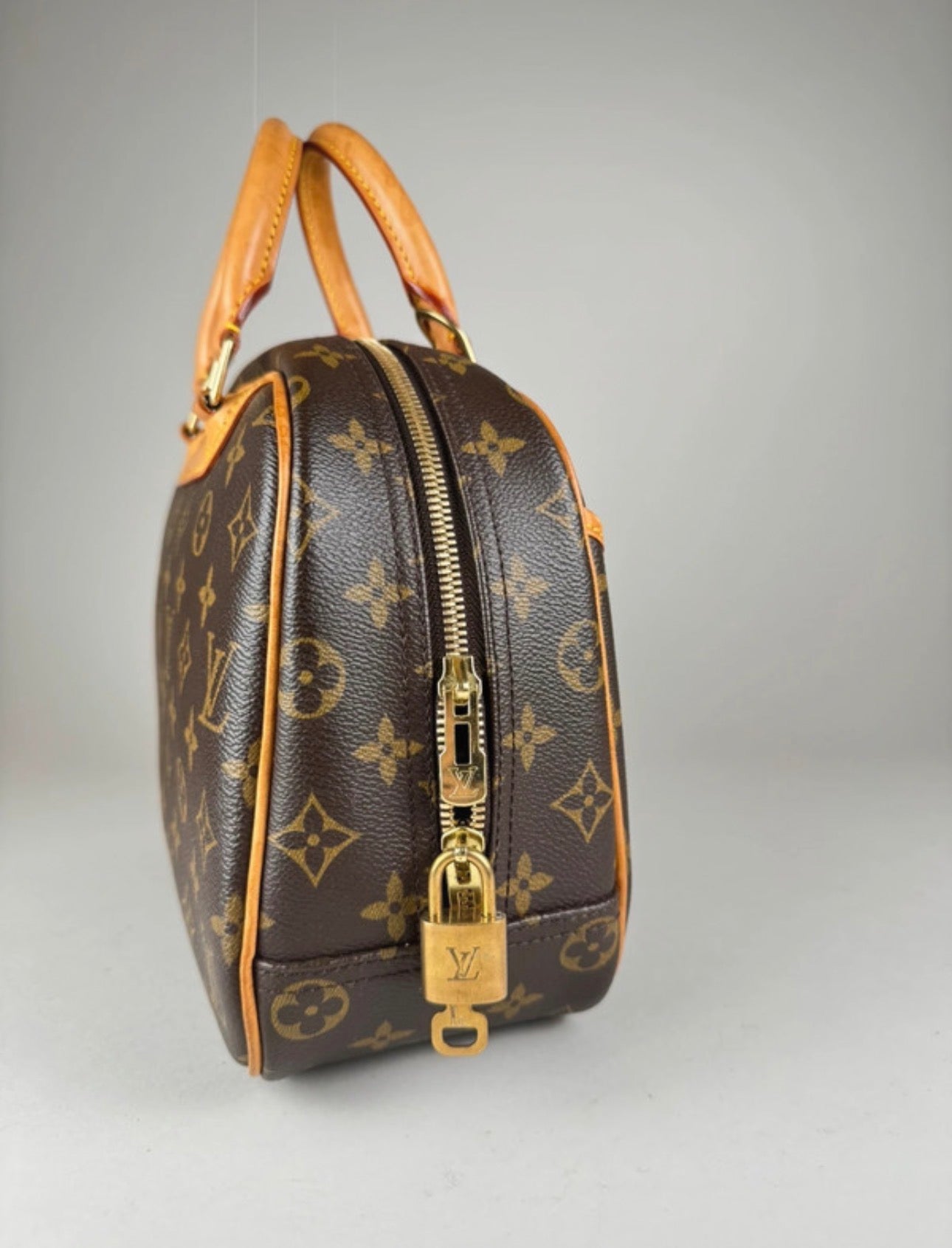 Louis Vuitton Trouville - respace.studio