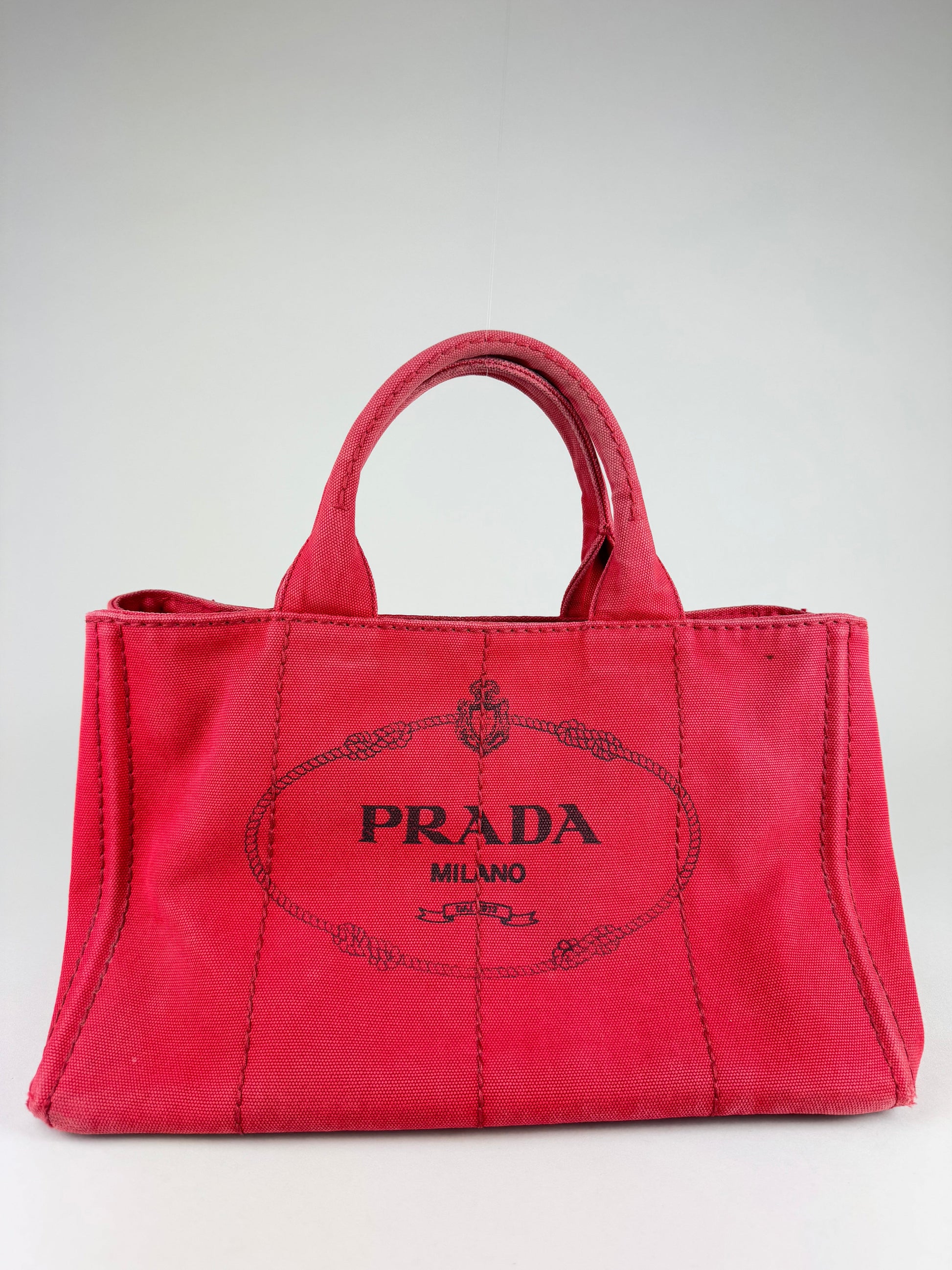 Prada Canapa MM - respace.studio
