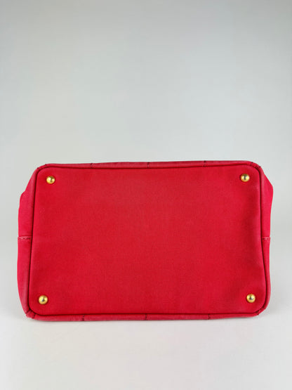 Prada Canapa MM - respace.studio