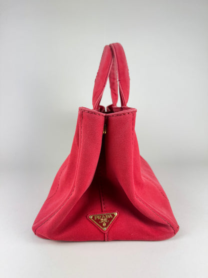 Prada Canapa MM - respace.studio