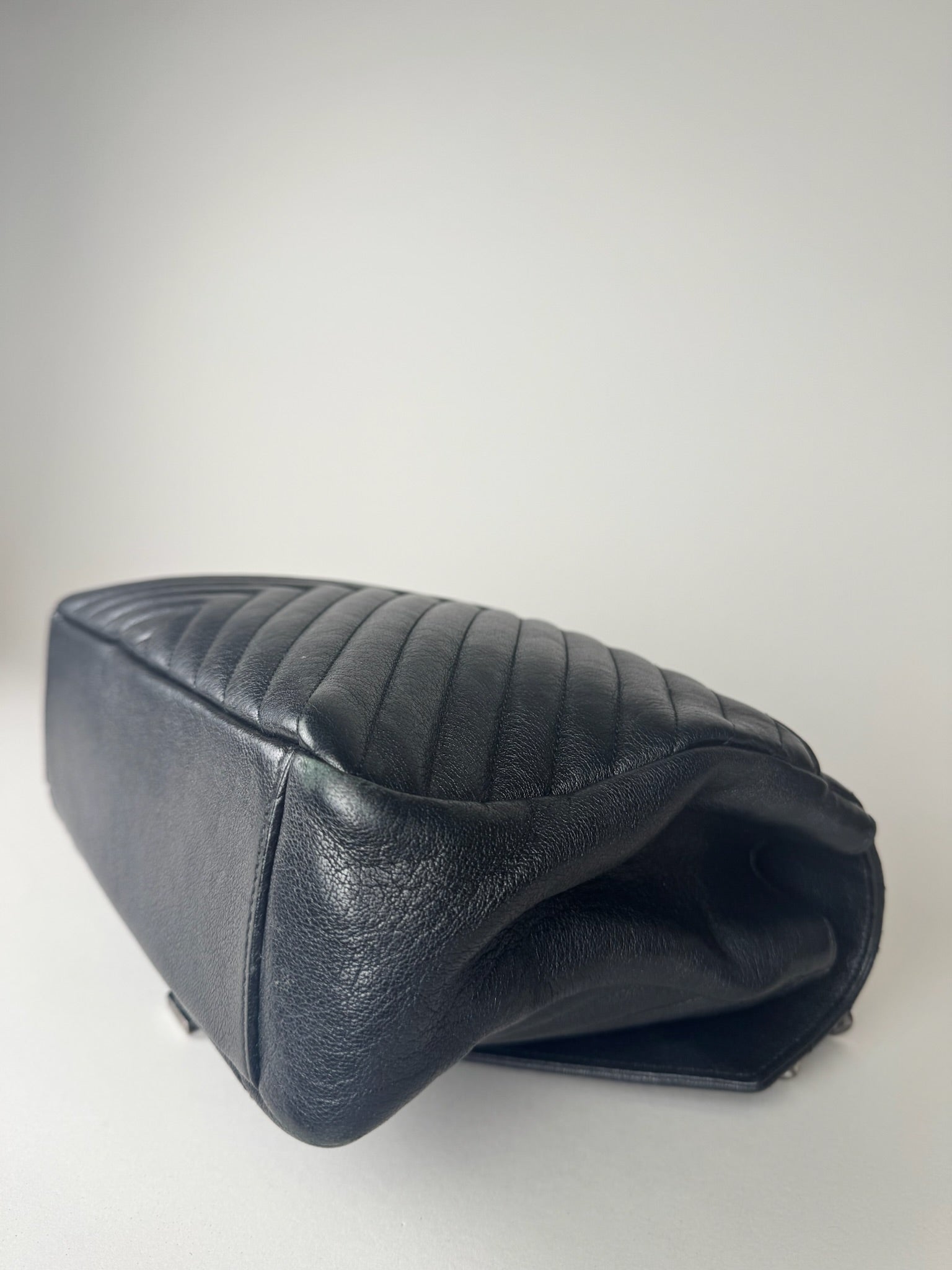 Yves Saint Laurent Chevron - respace.studio