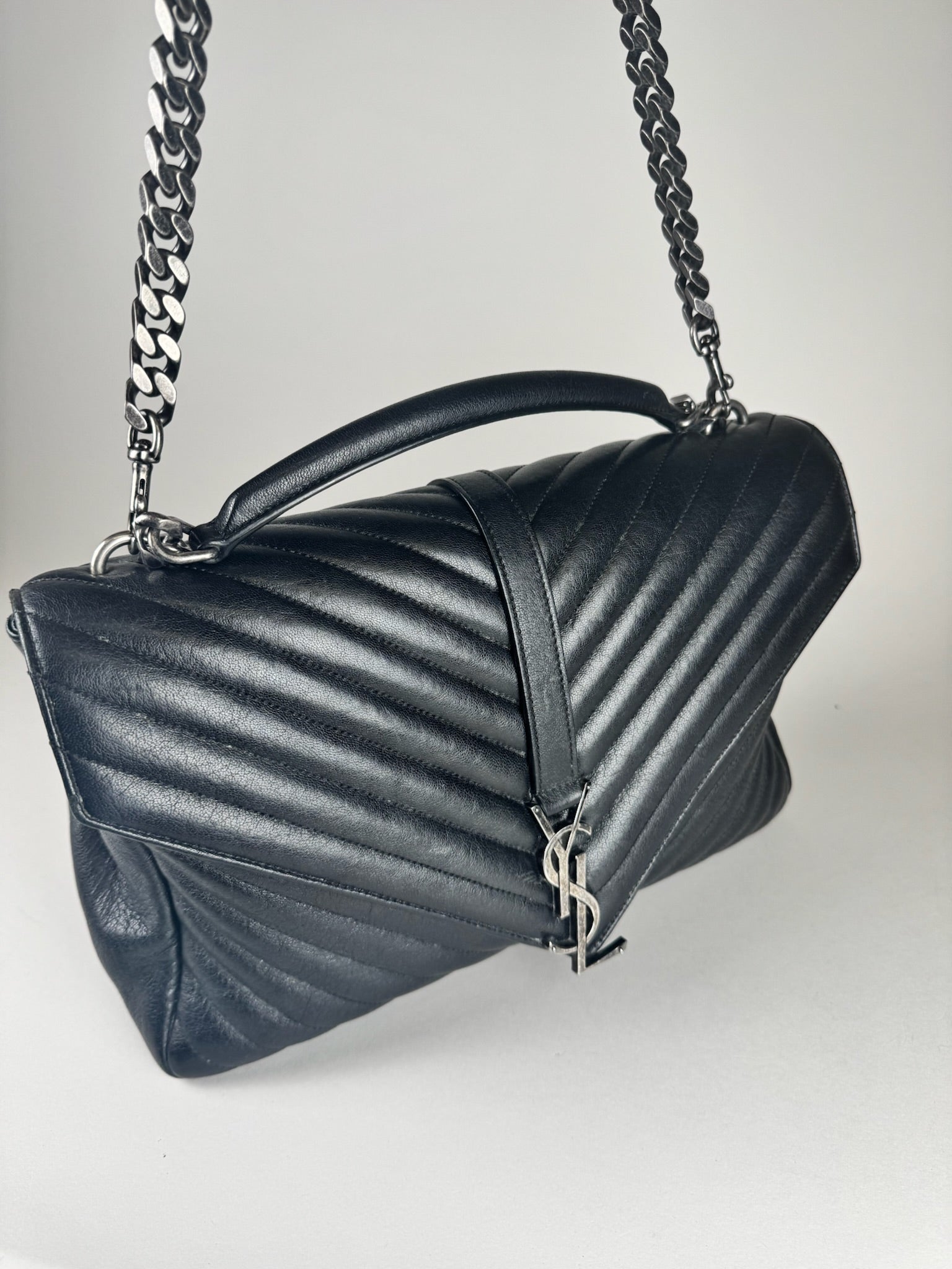 Yves Saint Laurent Chevron - respace.studio
