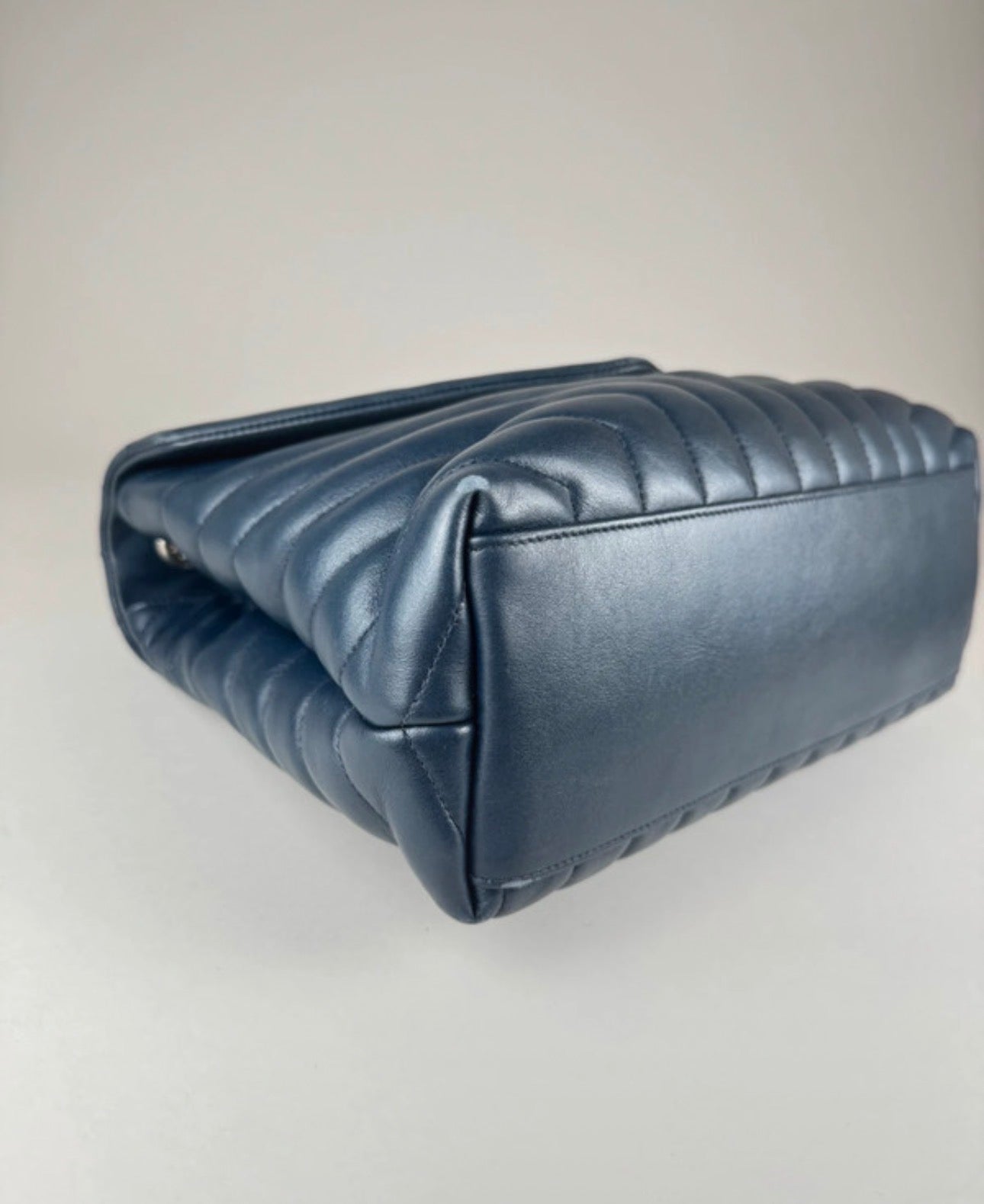 Yves Saint Laurent Loulou - respace.studio