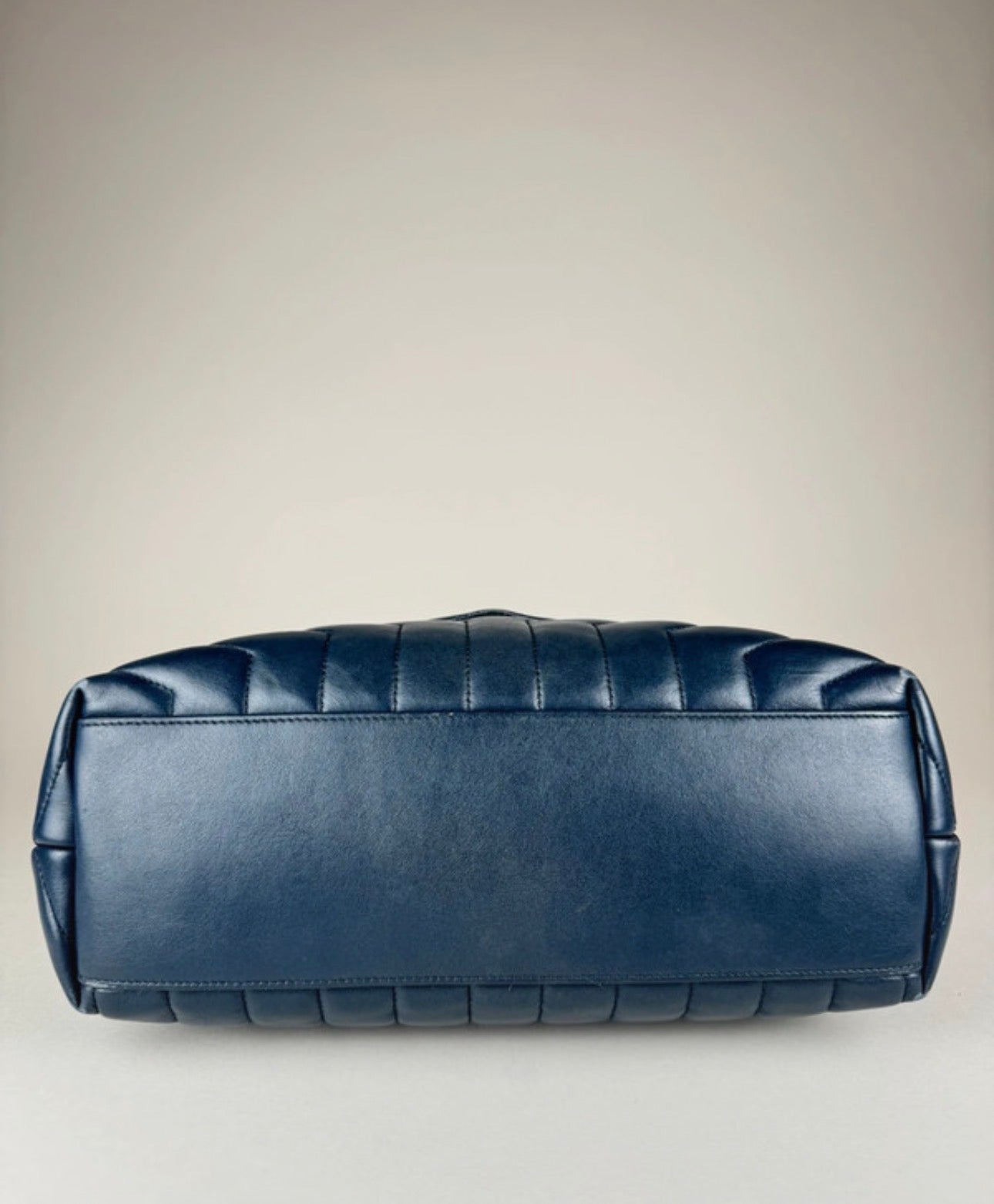Yves Saint Laurent Loulou - respace.studio